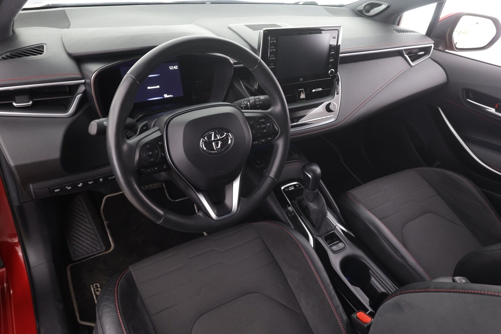 Toyota Corolla 2019 Touring Sports 2,0 Hybrid Premium * Vakkari / LED / P.kamera / Puolinahat / JBL / Keyless * - Merkkihuollettu / Kahdet Renkaat