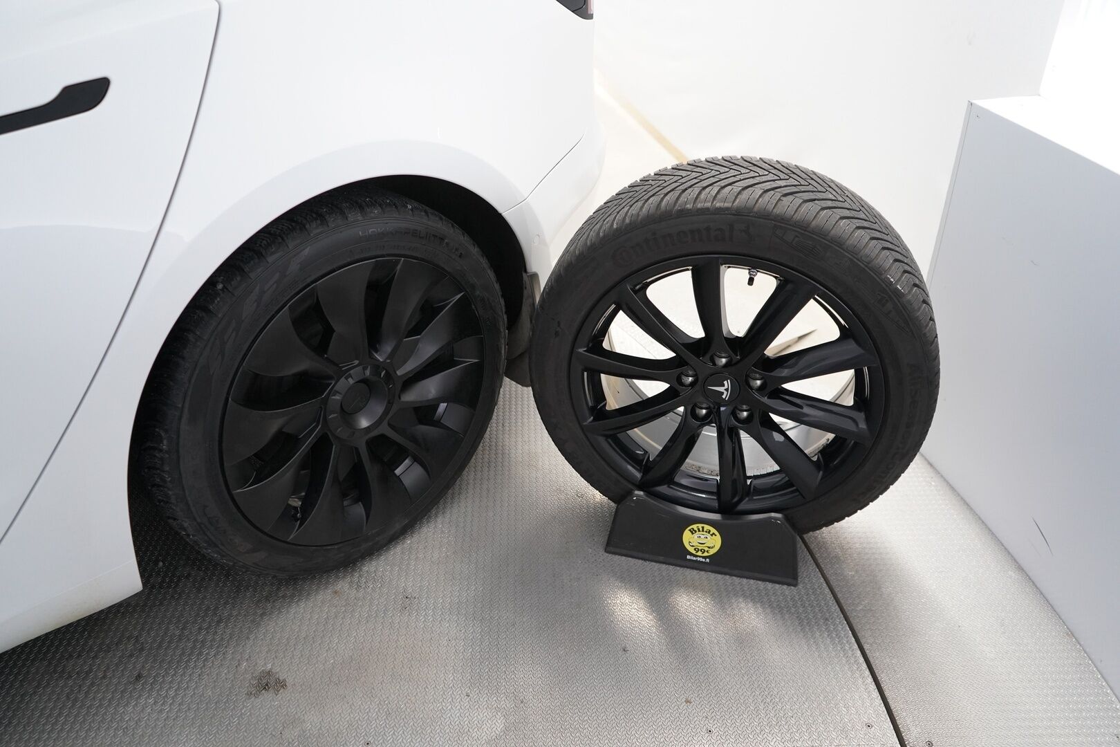 Tesla Model 3 2021 Standard Range Plus *EAP / Vaaleat nahat / ACC / Kamera / Lasikatto* - Kahdet vanteet / Refresh / Akku kuntotarkistettu