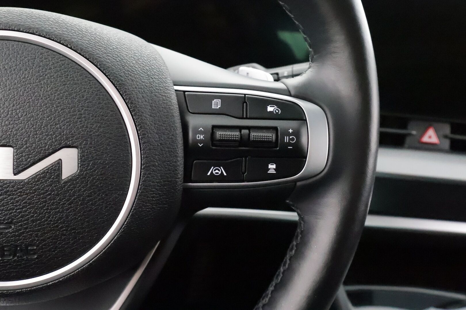 Kia Sportage 2022 1,6 T-GDI FWD Hydrid GT-Line AT * ACC / Panorama / LED / Navi / Muistipenkki / Ilmastoidut penkit / 360° / H&K / Sähköluukku * - 1.Om Suomi-auto / Kahdet renkaat aluvanteilla / Merkkihuollettu - HULLU BLACKWEEK KORKOTARJOUS 2,49%