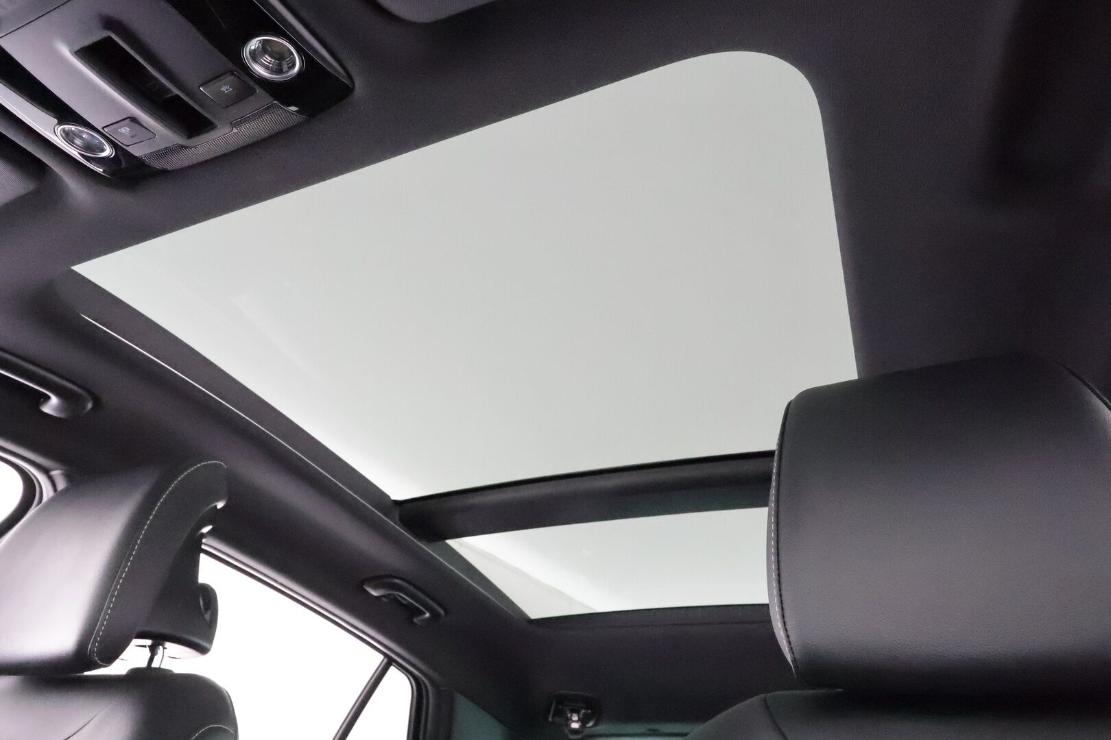 Kia Sportage 2022 1,6 T-GDI FWD Hydrid GT-Line AT * ACC / Panorama / LED / Navi / Muistipenkki / Ilmastoidut penkit / 360° / H&K / Sähköluukku * - 1.Om Suomi-auto / Kahdet renkaat aluvanteilla / Merkkihuollettu - HULLU BLACKWEEK KORKOTARJOUS 2,49%