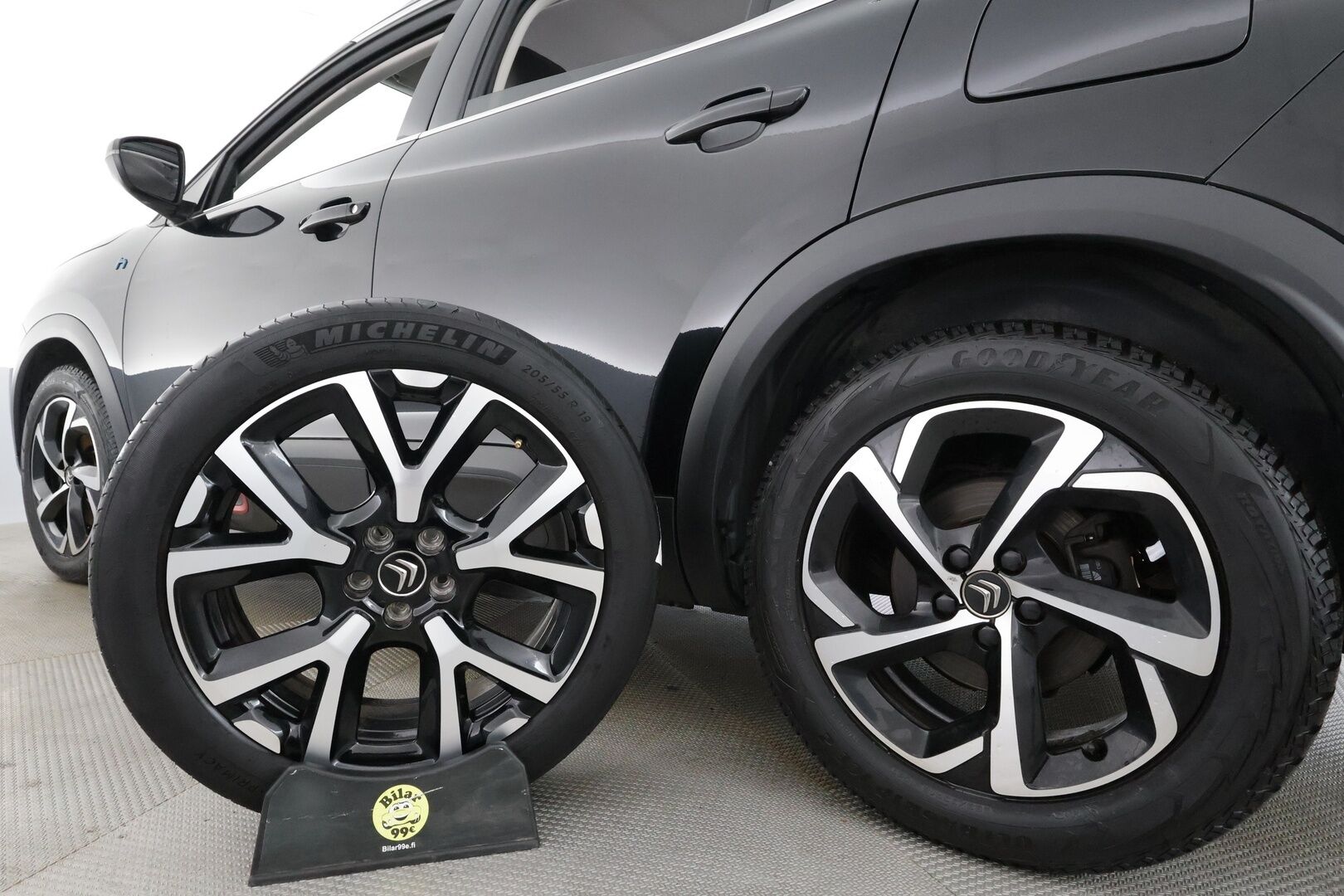 Citroen C5 Aircross 2022 Plug-in Hybrid 225 Comfort Selection ë-EAT8 * ACC / LED / P.Kamera / Navi / Kaistavahti / Koukku / Keyless * - Suomi-auto / Kahdet renkaat aluvanteilla