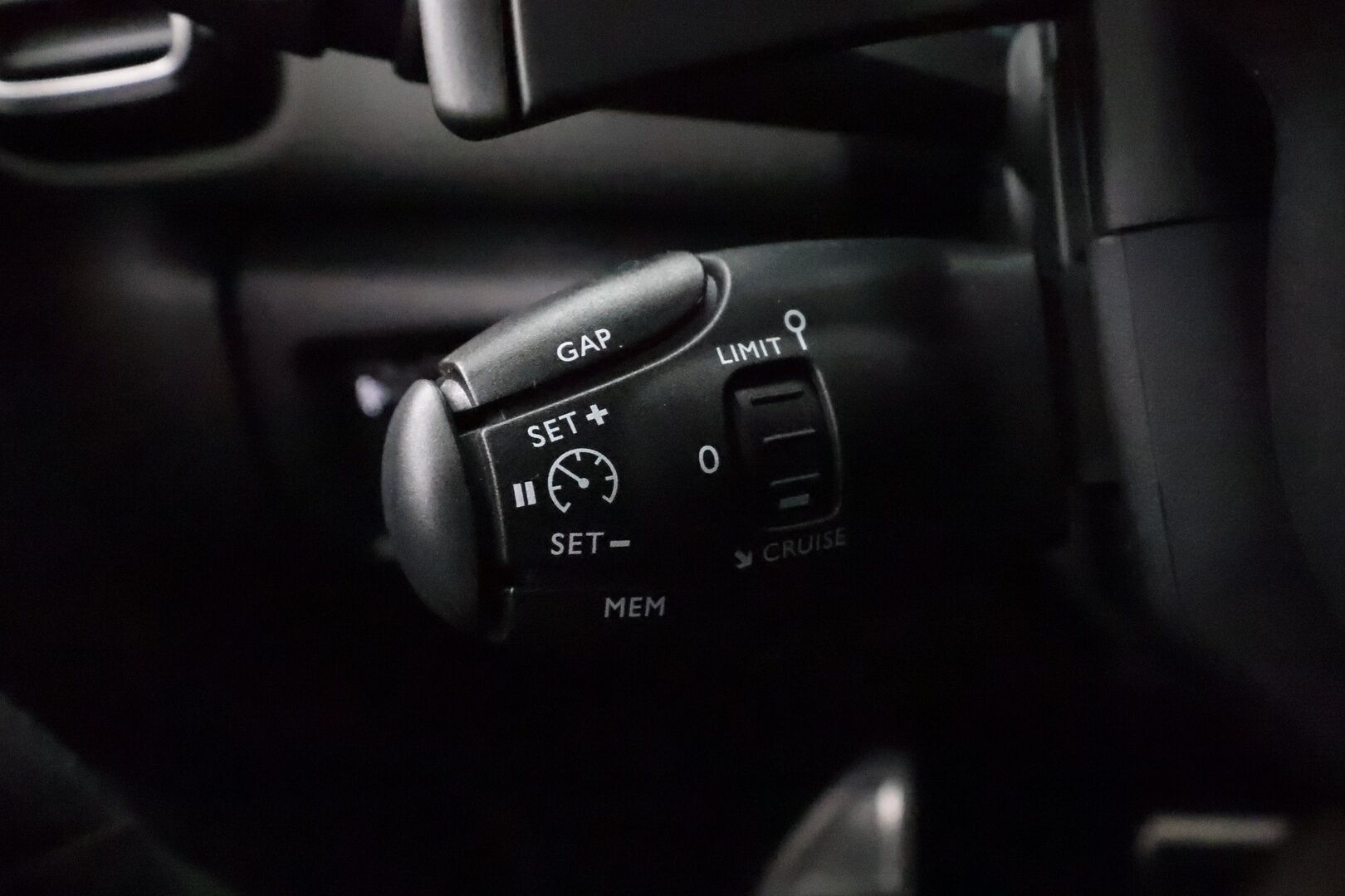 Citroen C5 Aircross 2022 Plug-in Hybrid 225 Comfort Selection ë-EAT8 * ACC / LED / P.Kamera / Navi / Kaistavahti / Koukku / Keyless * - Suomi-auto / Kahdet renkaat aluvanteilla