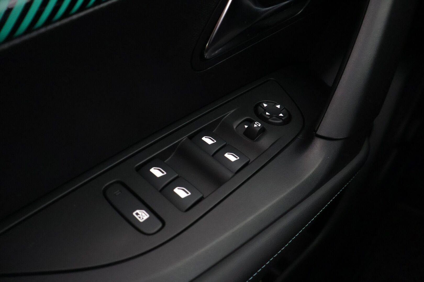 Peugeot 2008 2022 Allure Pack PureTech 130 EAT8-automaatti */ Suomi-auto / Adapt. vakkari / P.kamera / Koukku / Lohko / Carplay / 2x renkaat /* - *Kattavat varusteet / Särmä yksilö / Edulliset käyttökulut