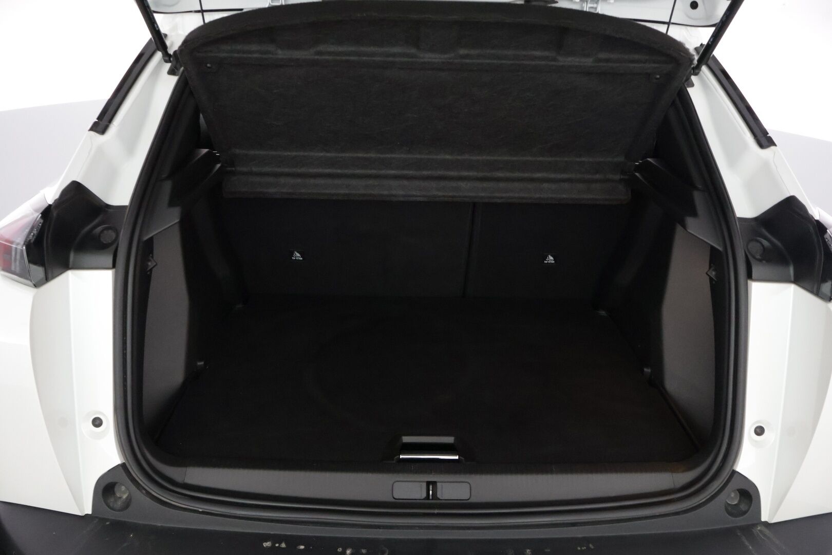 Peugeot 2008 2022 Allure Pack PureTech 130 EAT8-automaatti */ Suomi-auto / Adapt. vakkari / P.kamera / Koukku / Lohko / Carplay / 2x renkaat /* - *Kattavat varusteet / Särmä yksilö / Edulliset käyttökulut