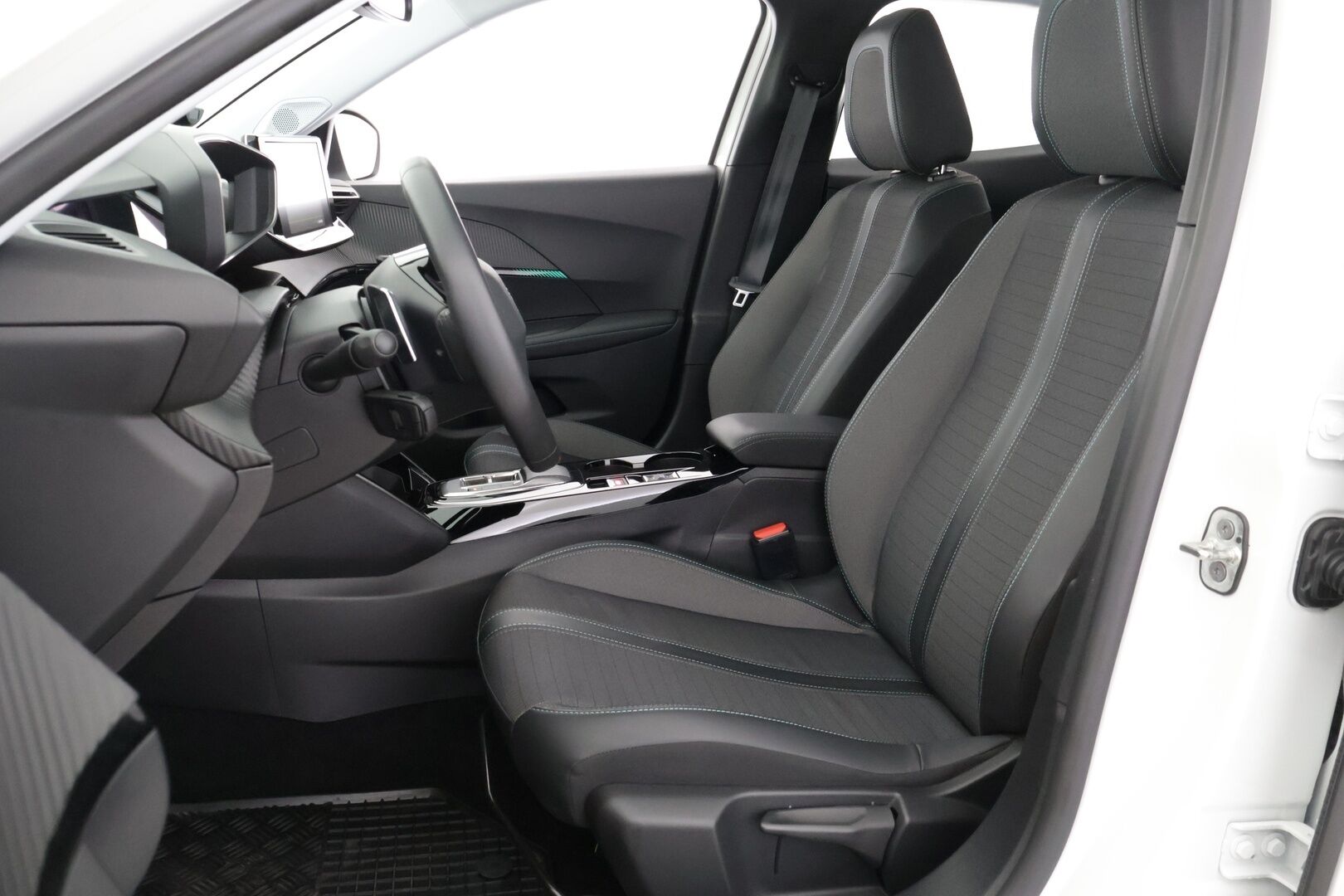 Peugeot 2008 2022 Allure Pack PureTech 130 EAT8-automaatti */ Suomi-auto / Adapt. vakkari / P.kamera / Koukku / Lohko / Carplay / 2x renkaat /* - *Kattavat varusteet / Särmä yksilö / Edulliset käyttökulut