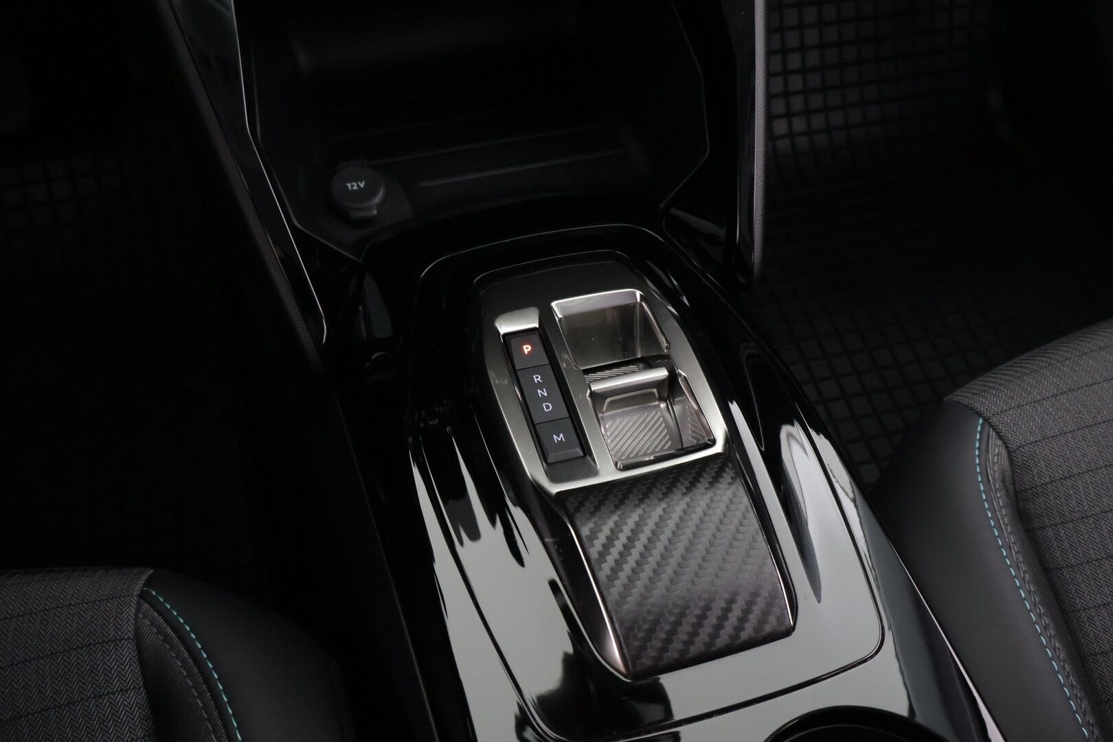 Peugeot 2008 2022 Allure Pack PureTech 130 EAT8-automaatti */ Suomi-auto / Adapt. vakkari / P.kamera / Koukku / Lohko / Carplay / 2x renkaat /* - *Kattavat varusteet / Särmä yksilö / Edulliset käyttökulut