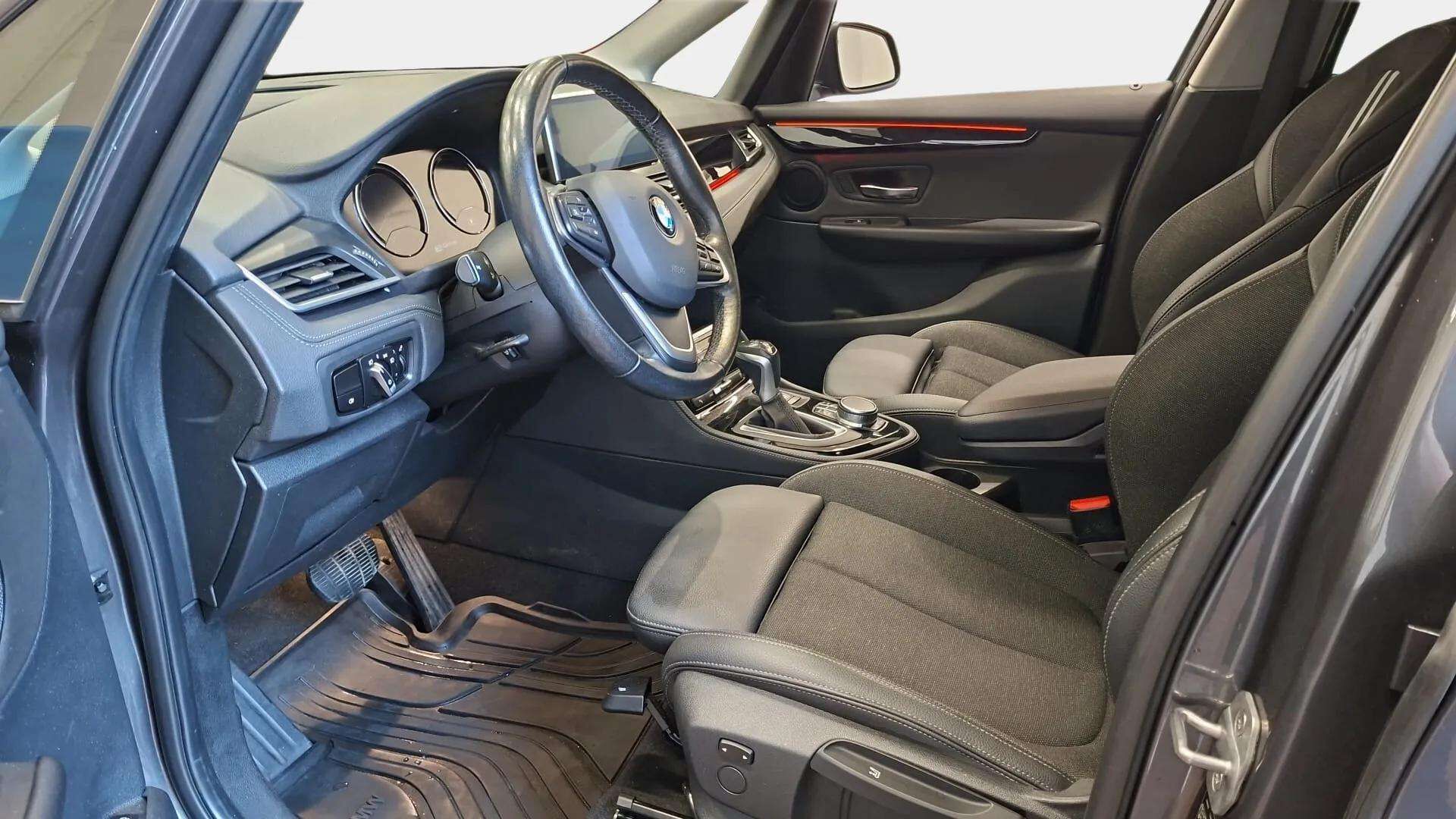 BMW 225 2019 F45 Active Tourer 225xe A - | HUD | HiFi | Sporttipenkit | P.Kamera | Vakkari | LED | Lämmitettävä Ratti | Sähkö Kontti |