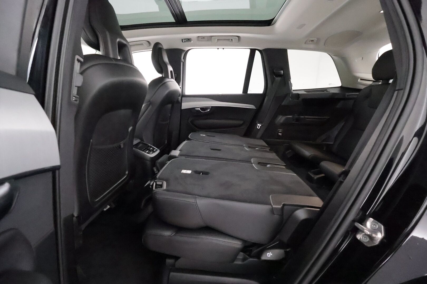 Volvo XC90 2022 T8 Inscription Expression ** HUD / H&K / Panorama / Webasto / 360 kamera / Koukku / Full LED / 7P / Muistipenkit / Keyless** - 2,99 % KORKOTARJOUS TÄHÄN AUTOON - Merkkihuollot / Apple&Android / VOC / Sporttipenkit
