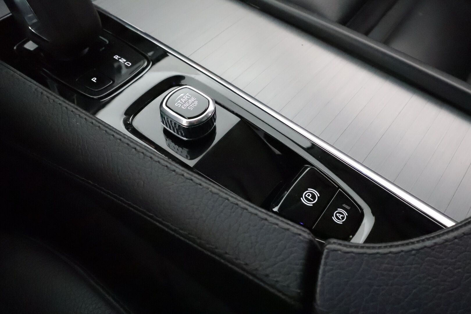 Volvo XC90 2022 T8 Inscription Expression ** HUD / H&K / Panorama / Webasto / 360 kamera / Koukku / Full LED / 7P / Muistipenkit / Keyless** - 2,99 % KORKOTARJOUS TÄHÄN AUTOON - Merkkihuollot / Apple&Android / VOC / Sporttipenkit