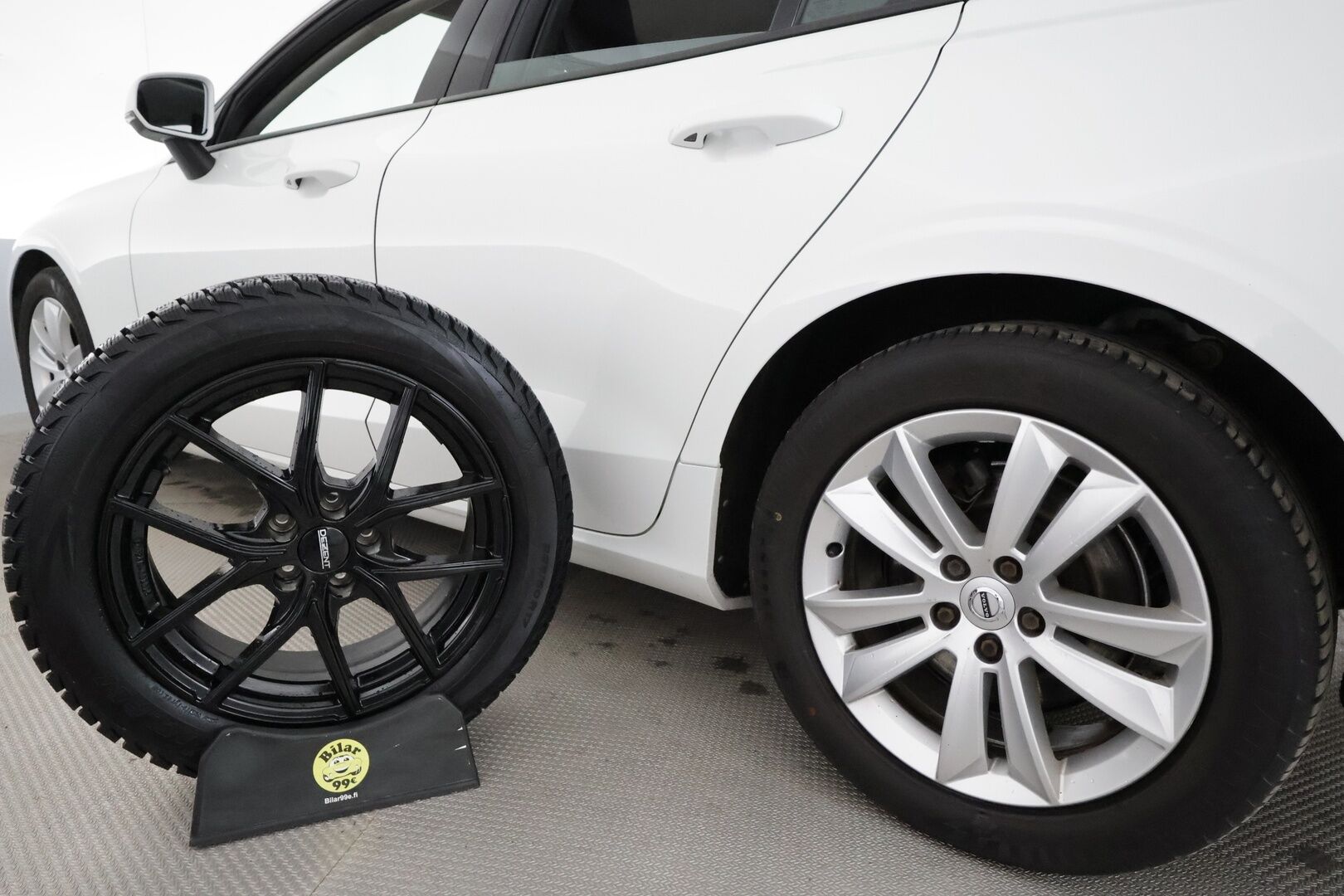 Volvo V60 2019 D3 AWD Momentum aut *Webasto / ACC / P-kamera / Navi / Kaistavahti / KeylessGO / Full LED* - *Kahdet renkaat & vanteet / Jakohihna vaihdettu!* - Osta nyt, maksa vasta ensi vuonna