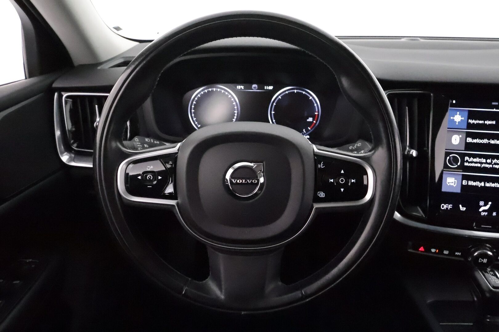 Volvo V60 2019 D3 AWD Momentum aut *Webasto / ACC / P-kamera / Navi / Kaistavahti / KeylessGO / Full LED* - *Kahdet renkaat & vanteet / Jakohihna vaihdettu!* - Osta nyt, maksa vasta ensi vuonna