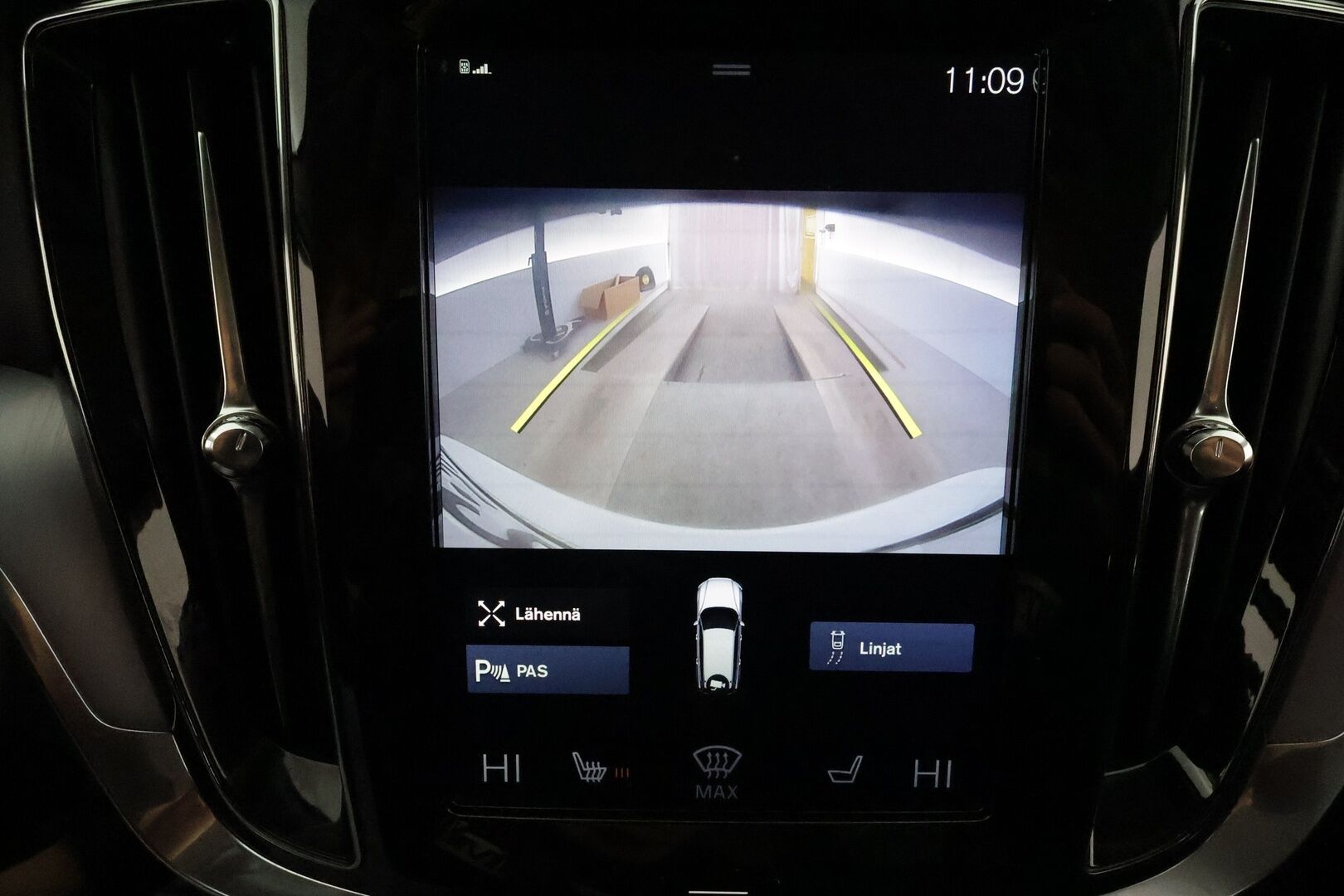 Volvo V60 2019 D3 AWD Momentum aut *Webasto / ACC / Full-LED / P.Kamera / Navi / Kaistavahti / KeylessGO* - Kahdet Renkaat