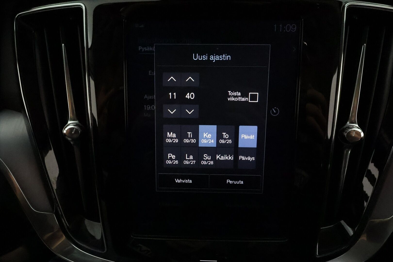 Volvo V60 2019 D3 AWD Momentum aut *Webasto / ACC / P-kamera / Navi / Kaistavahti / KeylessGO / Full LED* - *Kahdet renkaat & vanteet / Jakohihna vaihdettu!* - Osta nyt, maksa vasta ensi vuonna