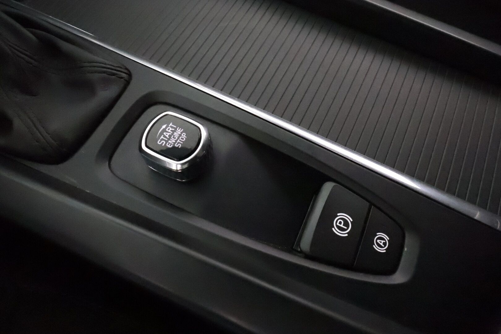 Volvo V60 2019 D3 AWD Momentum aut *Webasto / ACC / P-kamera / Navi / Kaistavahti / KeylessGO / Full LED* - *Kahdet renkaat & vanteet / Jakohihna vaihdettu!* - Osta nyt, maksa vasta ensi vuonna