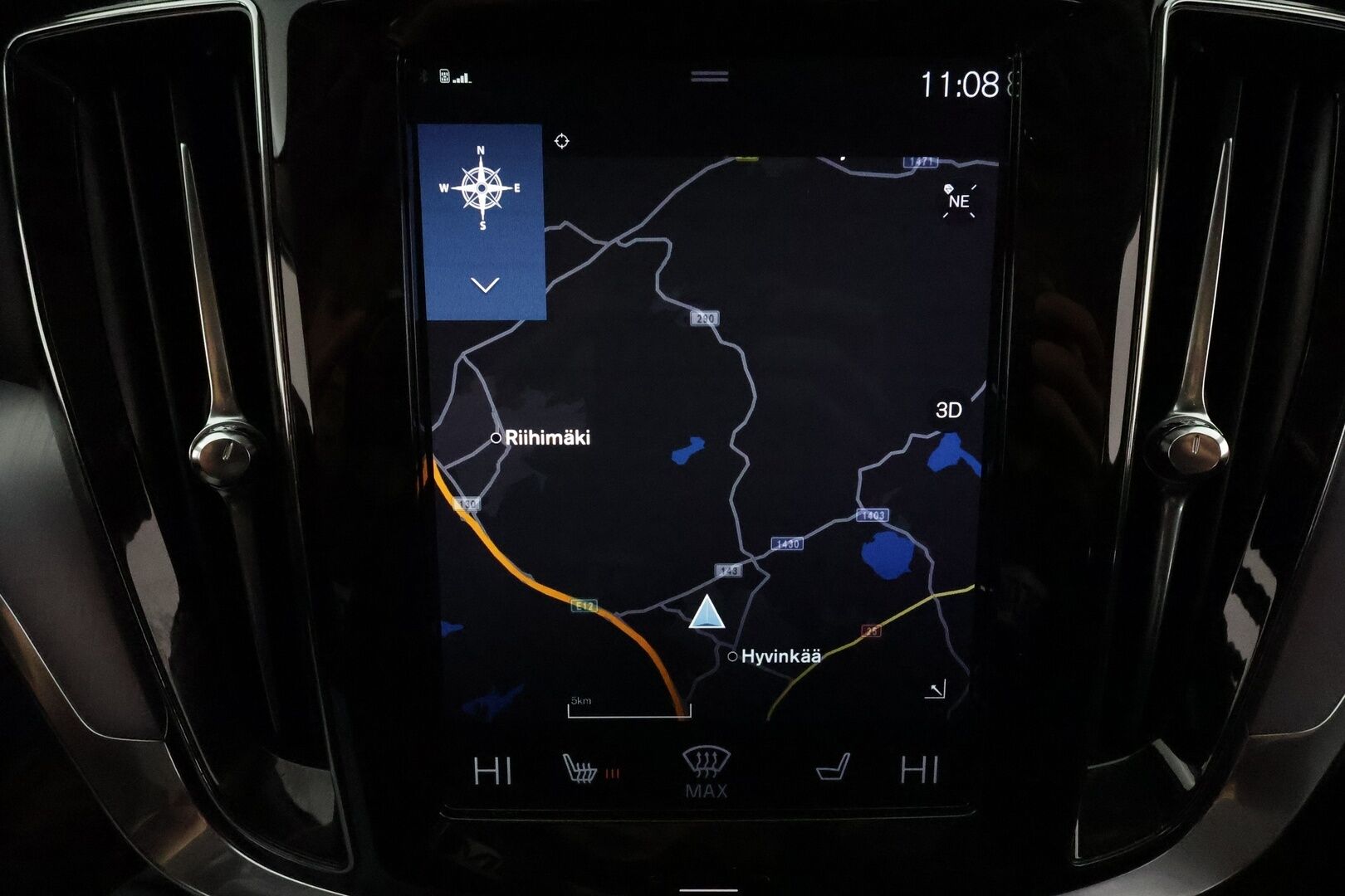 Volvo V60 2019 D3 AWD Momentum aut *Webasto / ACC / Full-LED / P.Kamera / Navi / Kaistavahti / KeylessGO* - Kahdet Renkaat