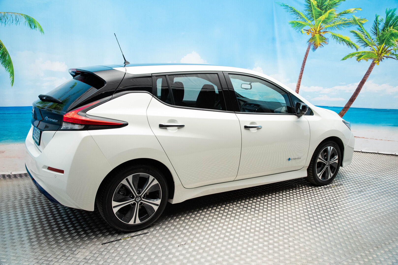 NISSAN LEAF 2018 40kWh Tekna */ Huippuvarusteet!* - Juuri saapunut! - HULLUT VÄLIPÄIVÄT KORKOTARJOUS 2,49%