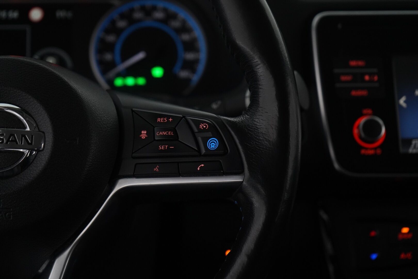 NISSAN LEAF 2018 40kWh Tekna *Bose / ILP / Nahat / 360 Kamera / ACC* - Suomi-auto / Kahdet renkaat / Huippuvarusteet