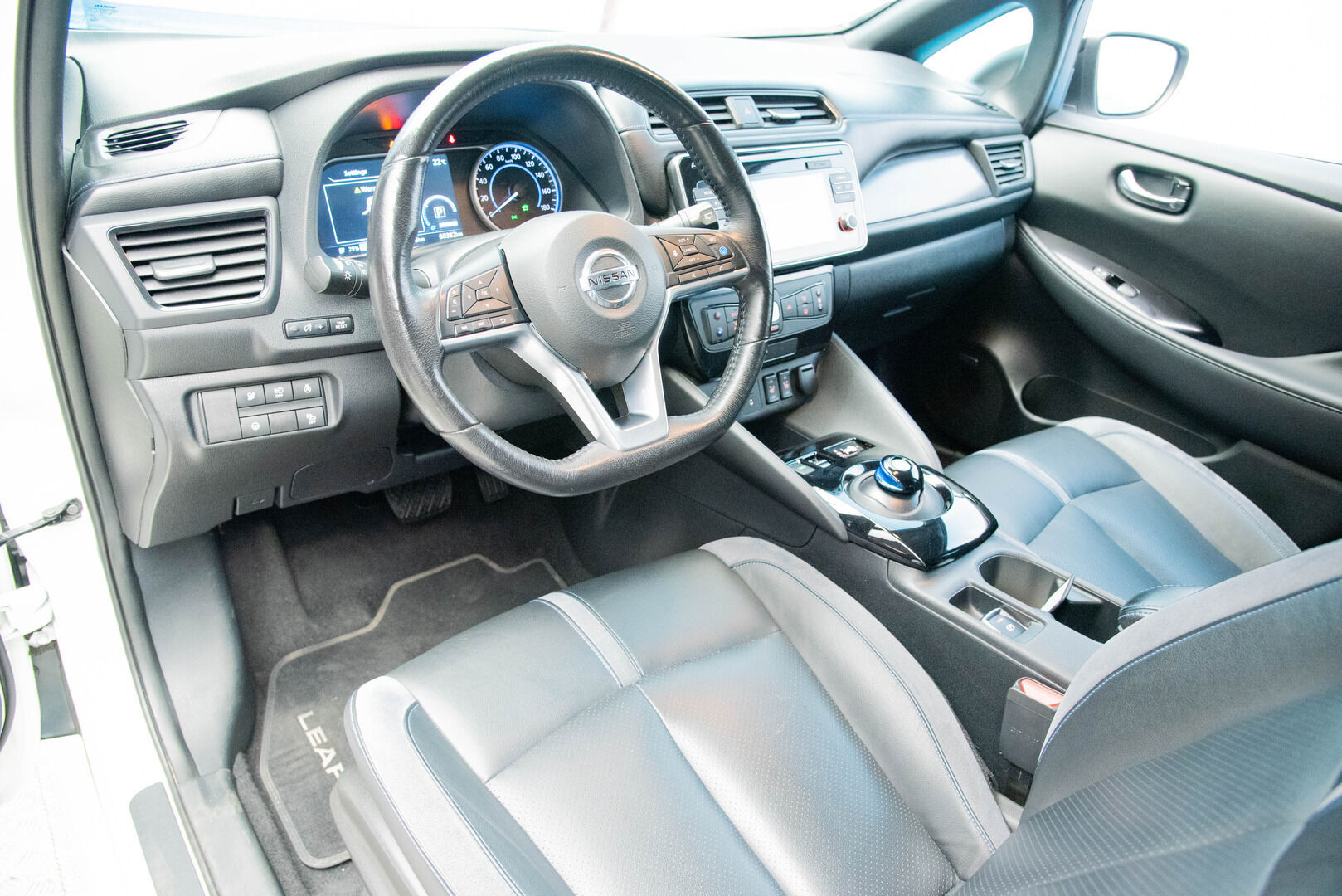 NISSAN LEAF 2018 40kWh Tekna */ Huippuvarusteet!* - Juuri saapunut! - HULLUT VÄLIPÄIVÄT KORKOTARJOUS 2,49%