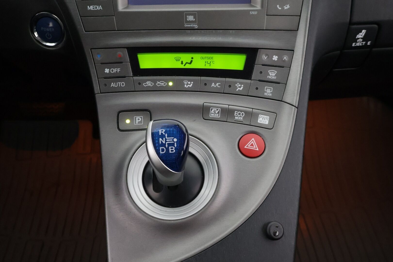 TOYOTA PRIUS 2015 1.8HSD aut *Juuri Katsastettu! / P.Kamera / HUD / Nahat / JBL * - HULLU BLACKWEEK KORKOTARJOUS 2,49%