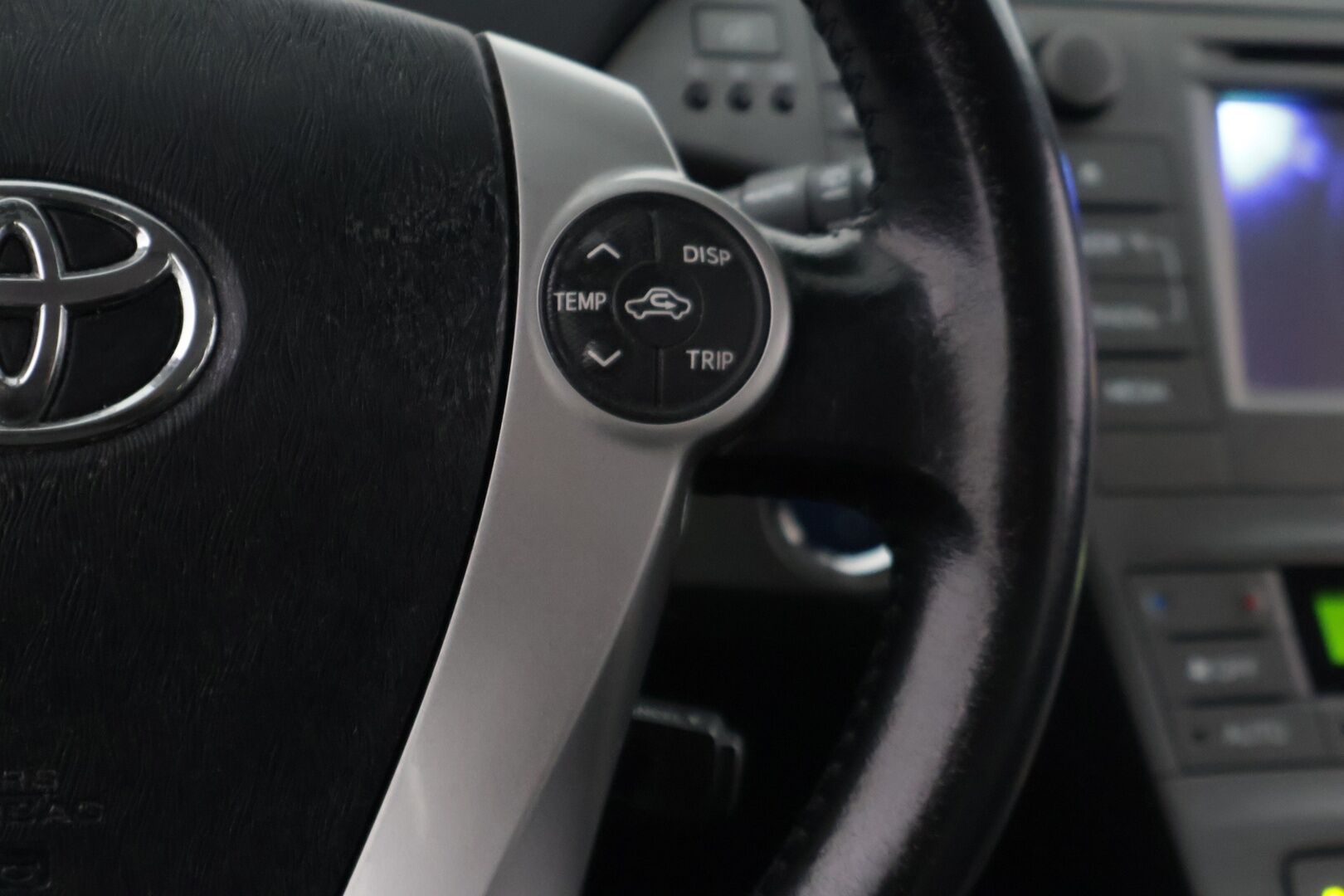 TOYOTA PRIUS 2015 1.8HSD aut *Juuri Katsastettu! / P.Kamera / HUD / Nahat / JBL * - HULLU BLACKWEEK KORKOTARJOUS 2,49%