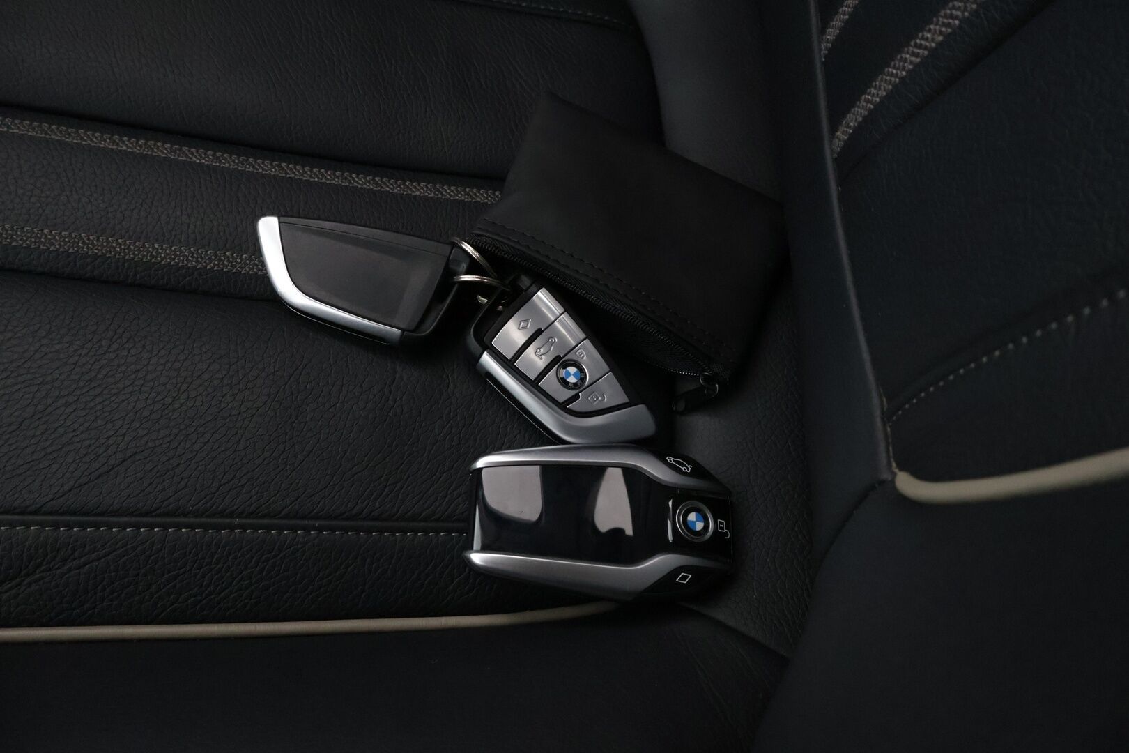 BMW 530E 2018 Sportline * Hud / Comfort penkit / Ambient light / Nahkasisusta * - Display Key