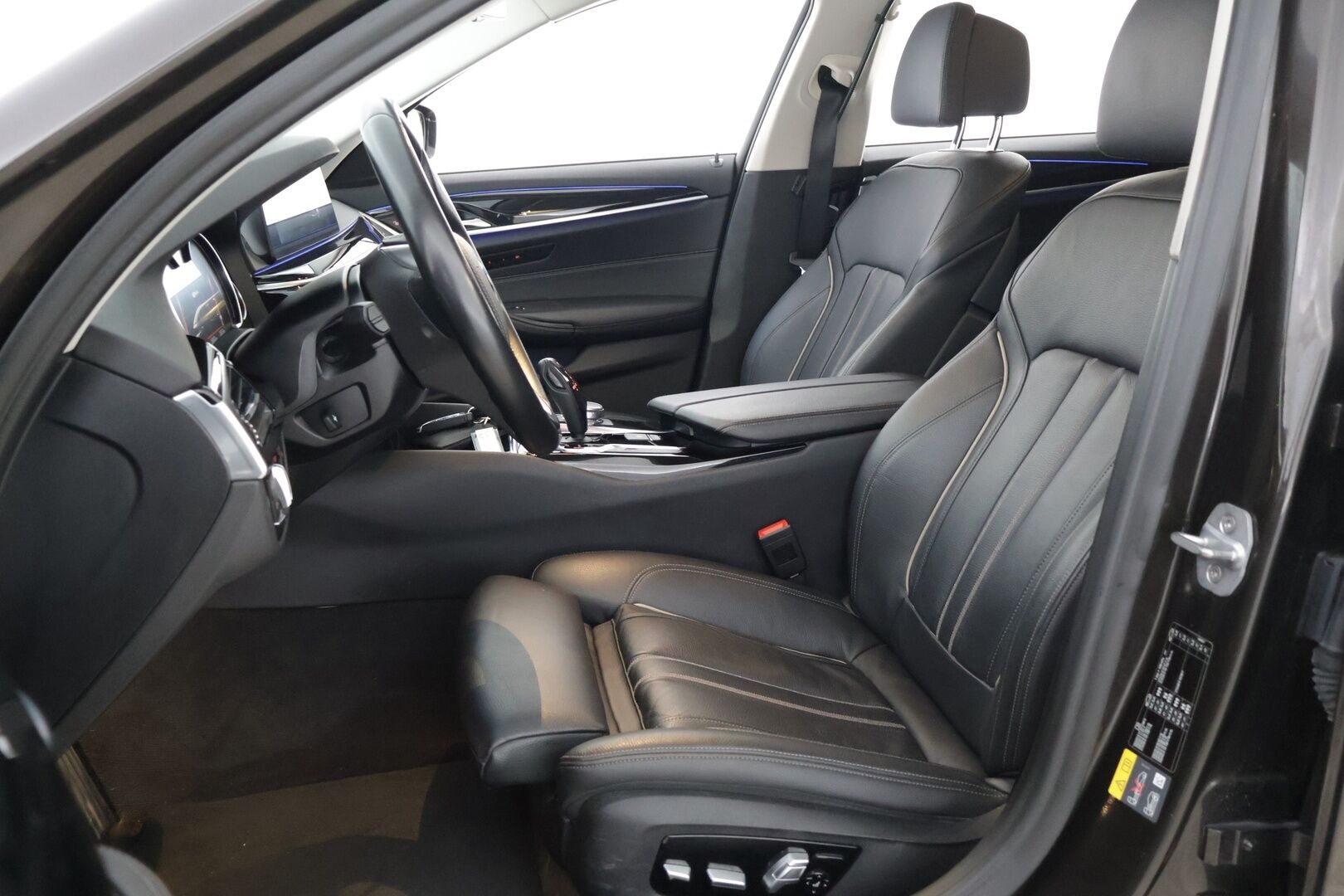 BMW 530E 2018 Sportline * Hud / Comfort penkit / Ambient light / Nahkasisusta * - Display Key