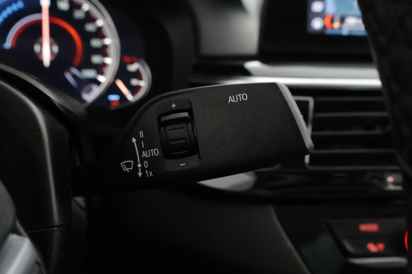 BMW 530E 2018 Sportline * Hud / Comfort penkit / Ambient light / Nahkasisusta * - Display Key