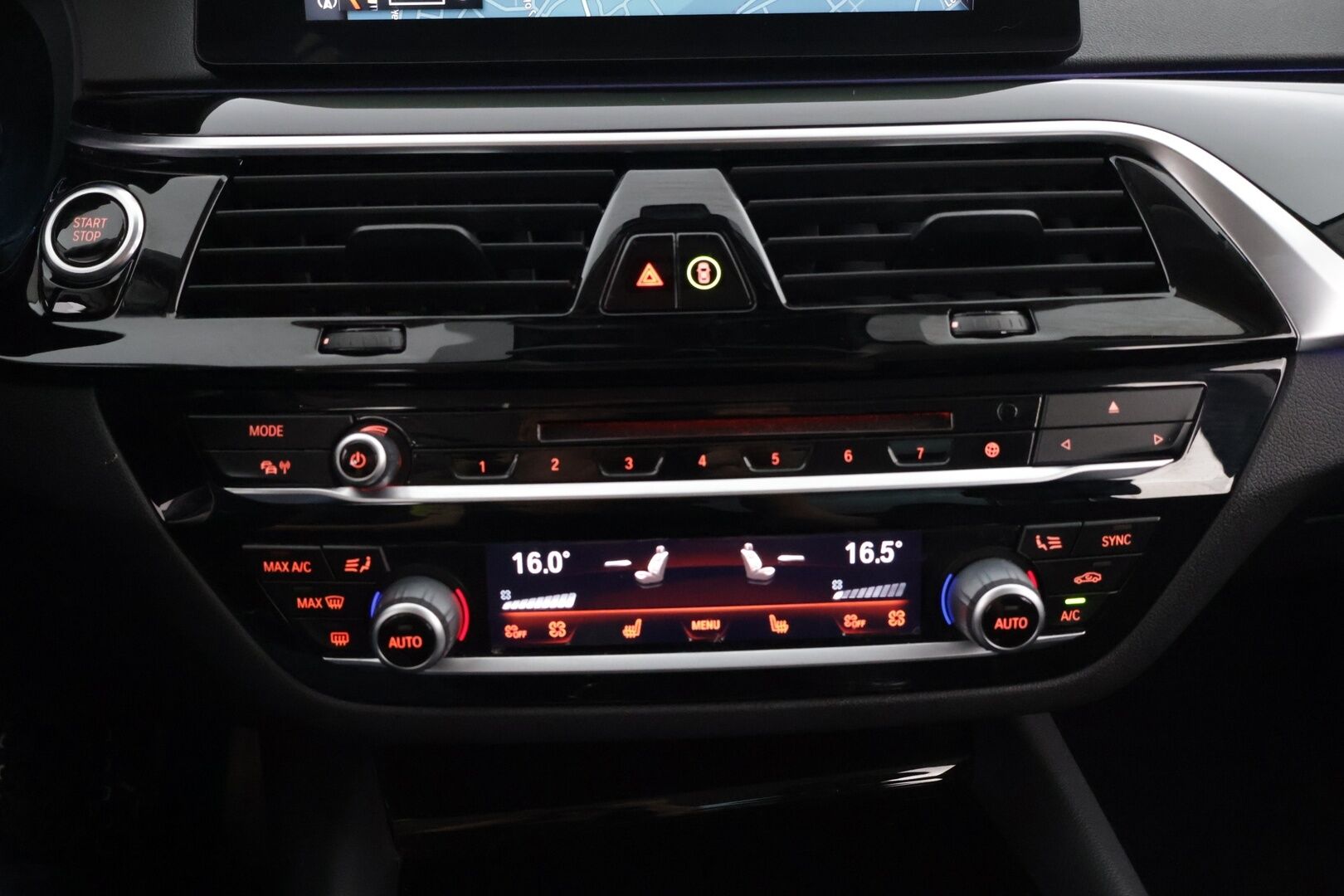 BMW 530E 2018 Sportline * Hud / Comfort penkit / Ambient light / Nahkasisusta * - Display Key