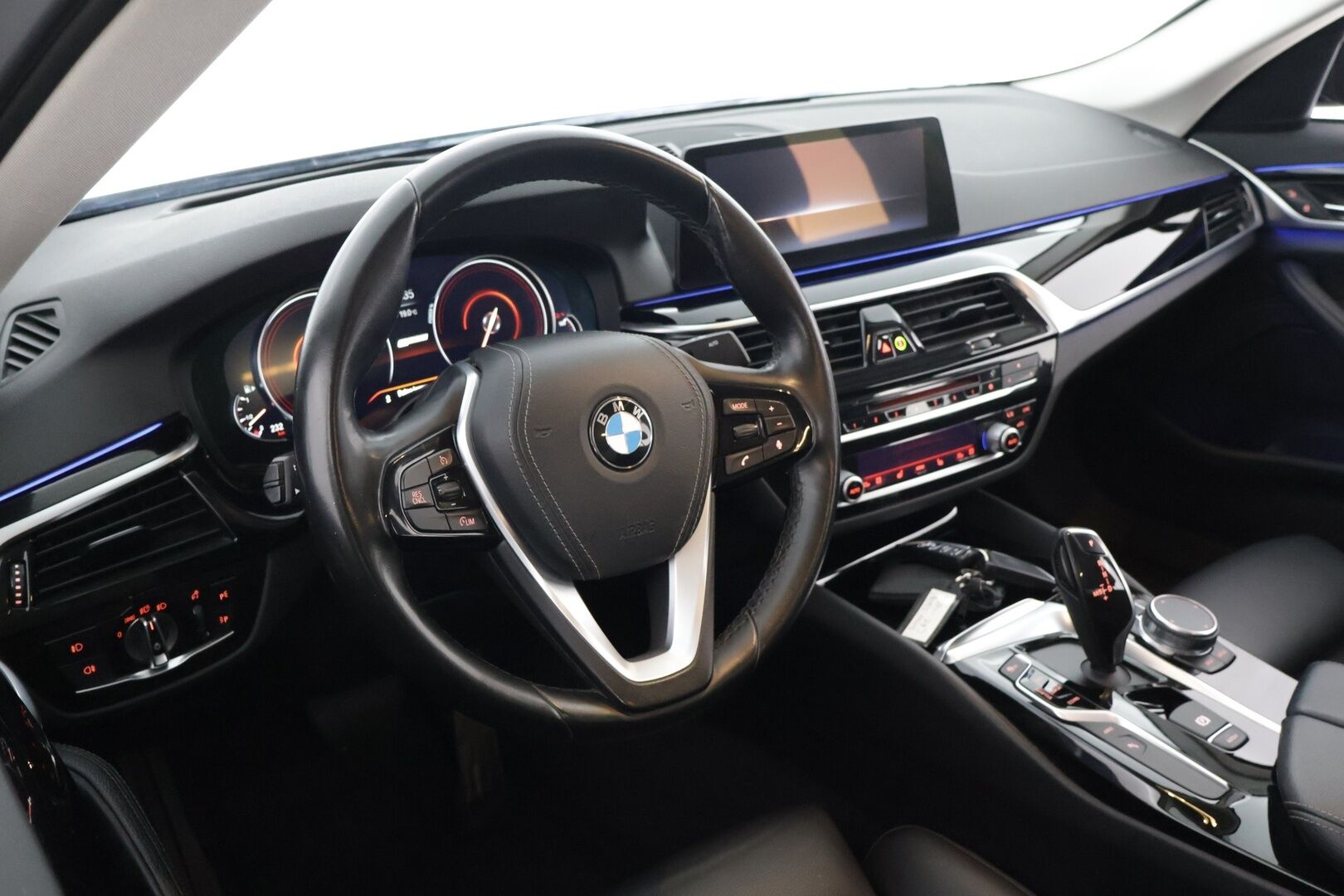 BMW 530E 2018 Sportline * Hud / Comfort penkit / Ambient light / Nahkasisusta * - Display Key