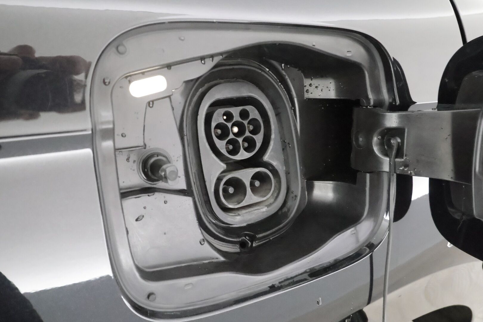 Skoda Enyaq 2022 80x 4x4 SportLine iV - | ACC | ILP | Koukku | Crystal light Matrix LED | Muistipenkki | HUD | Puolinahat | P.Kamera | Ratinlämmitys | 1.OM Suomi-auto | Kahdet Renkaat | Merkkihuollettu |
