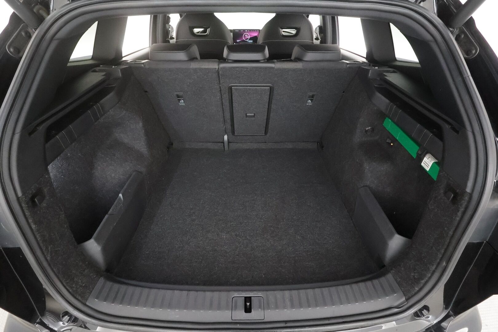 Skoda Enyaq 2022 80x 4x4 SportLine iV - | ACC | ILP | Koukku | Crystal light Matrix LED | Muistipenkki | HUD | Puolinahat | P.Kamera | Ratinlämmitys | 1.OM Suomi-auto | Kahdet Renkaat | Merkkihuollettu |