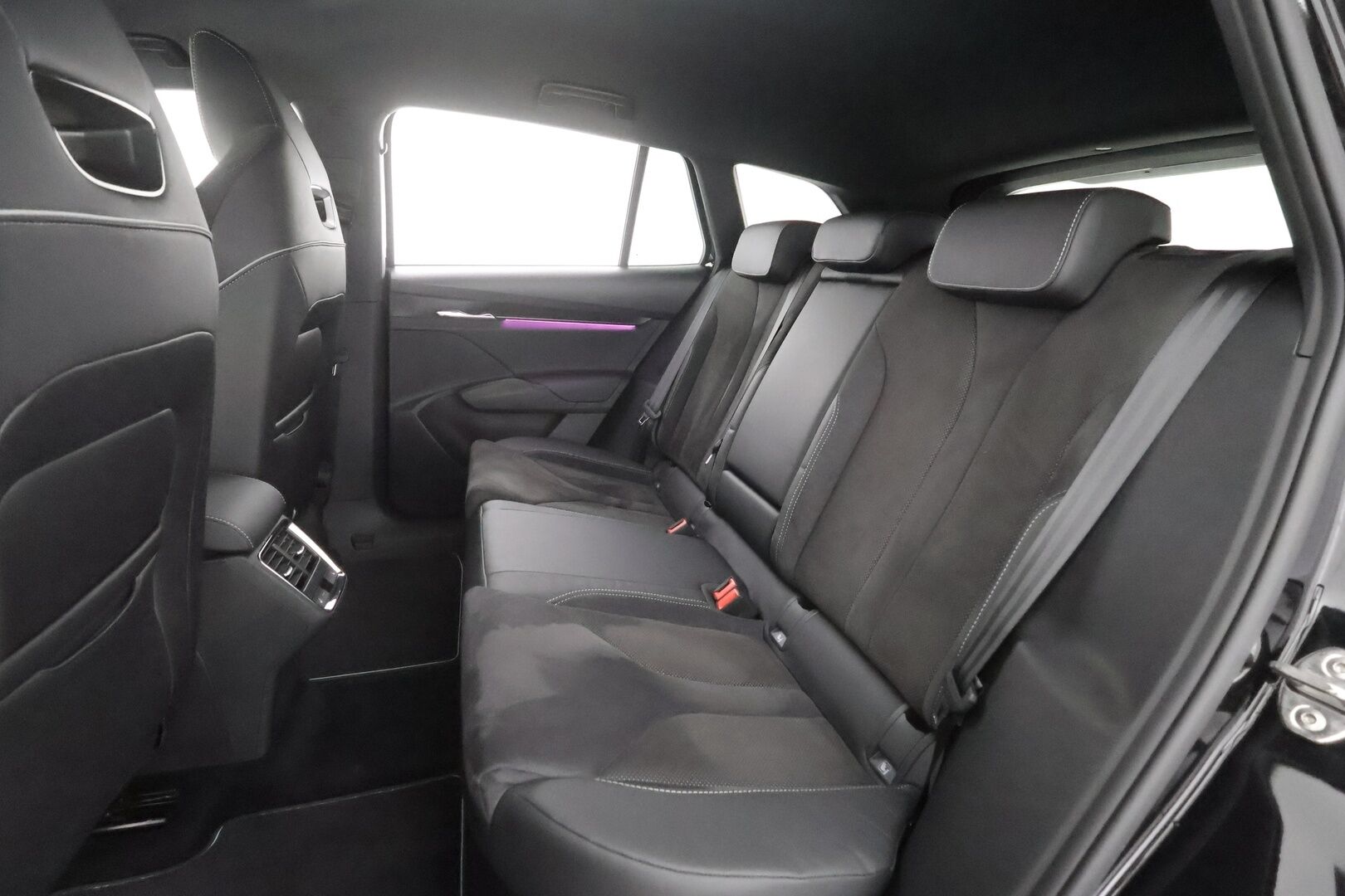 Skoda Enyaq 2022 80x 4x4 SportLine iV - | ACC | ILP | Koukku | Crystal light Matrix LED | Muistipenkki | HUD | Puolinahat | P.Kamera | Ratinlämmitys | 1.OM Suomi-auto | Kahdet Renkaat | Merkkihuollettu |