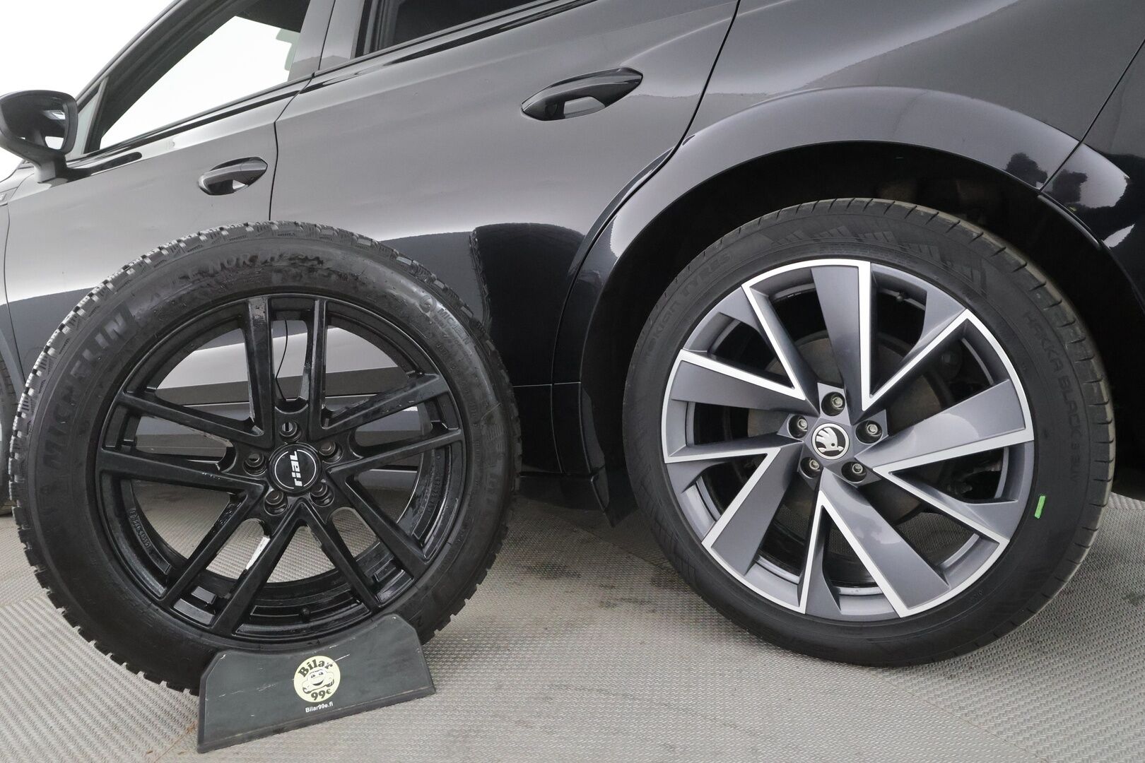 Skoda Enyaq 2022 80x 4x4 SportLine iV - | ACC | ILP | Koukku | Crystal light Matrix LED | Muistipenkki | HUD | Puolinahat | P.Kamera | Ratinlämmitys | 1.OM Suomi-auto | Kahdet Renkaat | Merkkihuollettu |