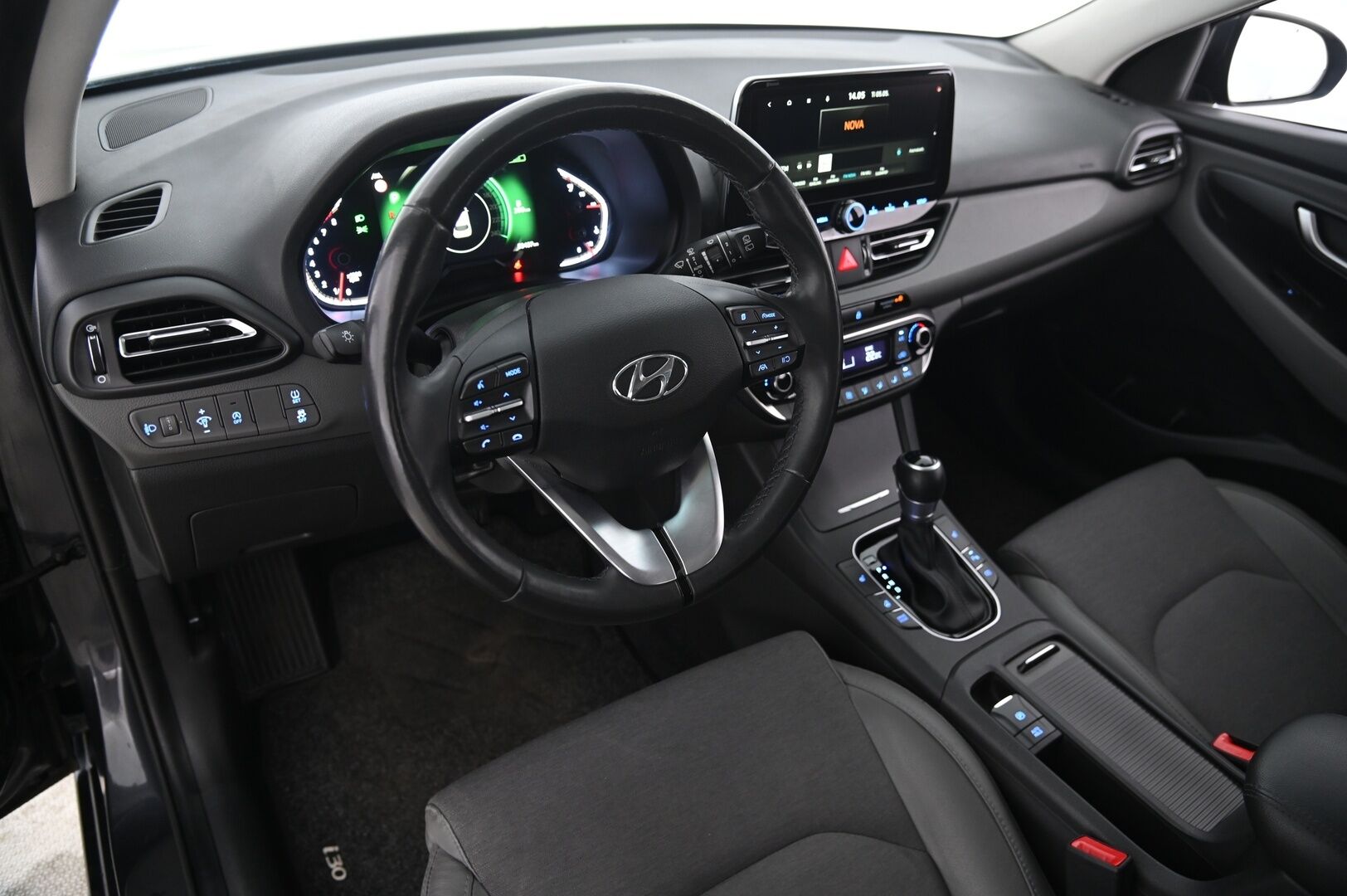 Hyundai i30 Wagon 2022 1,5 T-GDI 159 hv 48V hybrid 7-DCT-aut Style *1.Om Suomi-Auto / Vakkari / Ratinlämmitys / P-Kamera / Tutkat / Navi / Digimittaristo / Kessy* - *Juuri saapunut / Lohko+pistoke / Sisätilalämmitin / Blue link / 2X renkaat / Siisti*