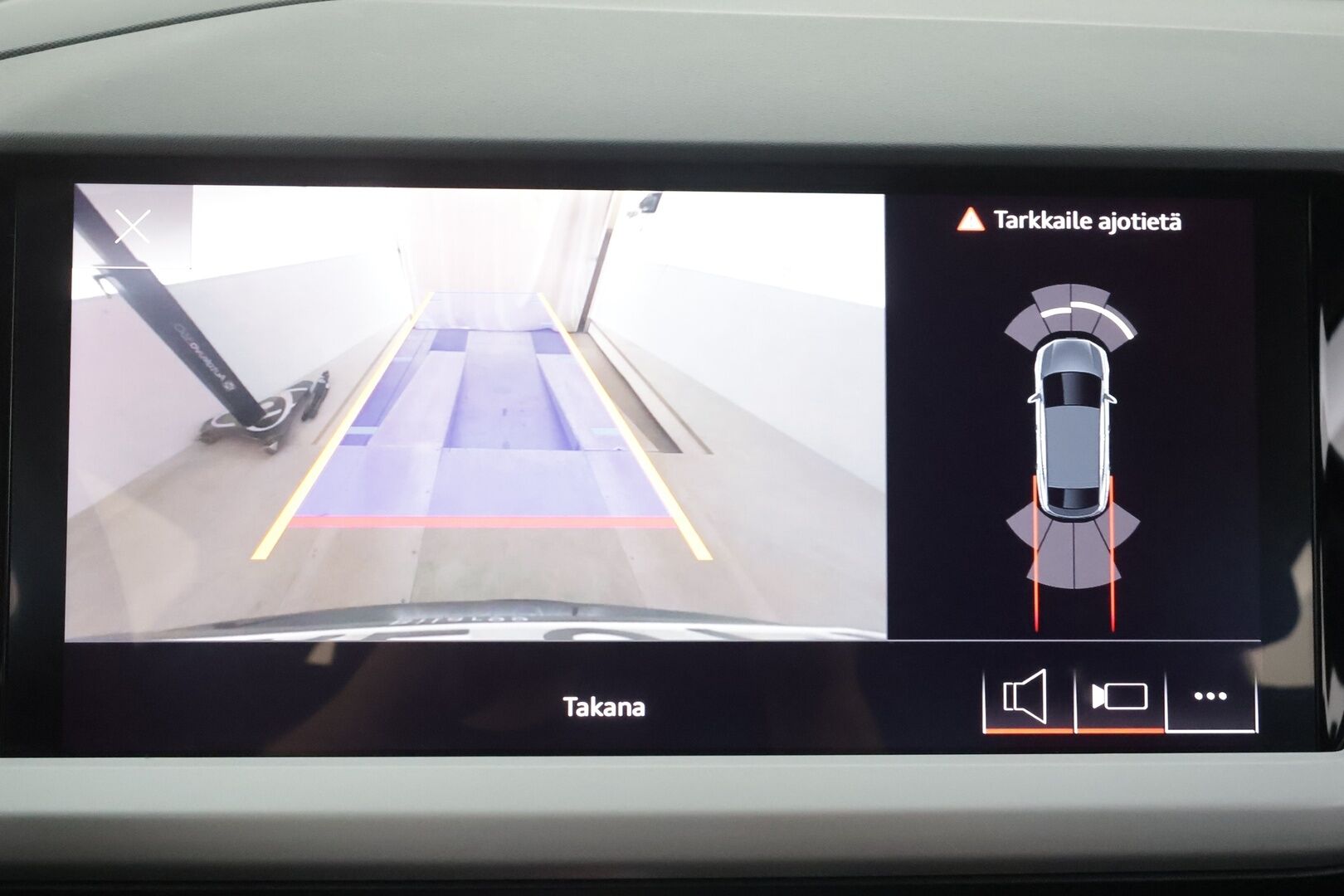 Audi Q4 e-tron 2022 40 e-tron - | ACC | ILP | P.Kamera | LED | Digimittaristo | Apple&Android | 1.Om Suomi-auto | Merkkihuollettu | Kahdet Renkaat |