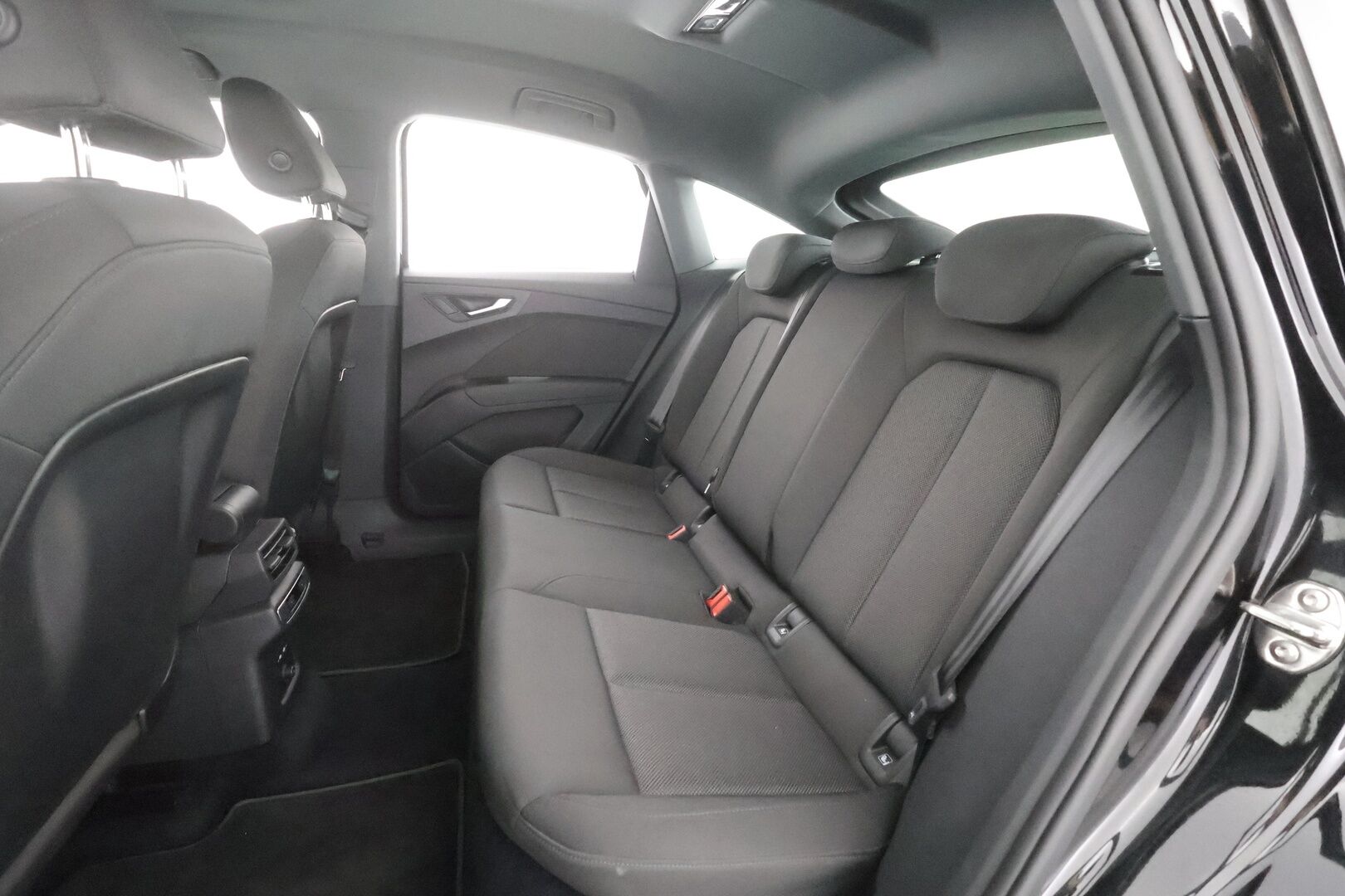Audi Q4 e-tron 2022 40 e-tron - | ACC | ILP | P.Kamera | LED | Digimittaristo | Apple&Android | 1.Om Suomi-auto | Merkkihuollettu | Kahdet Renkaat |