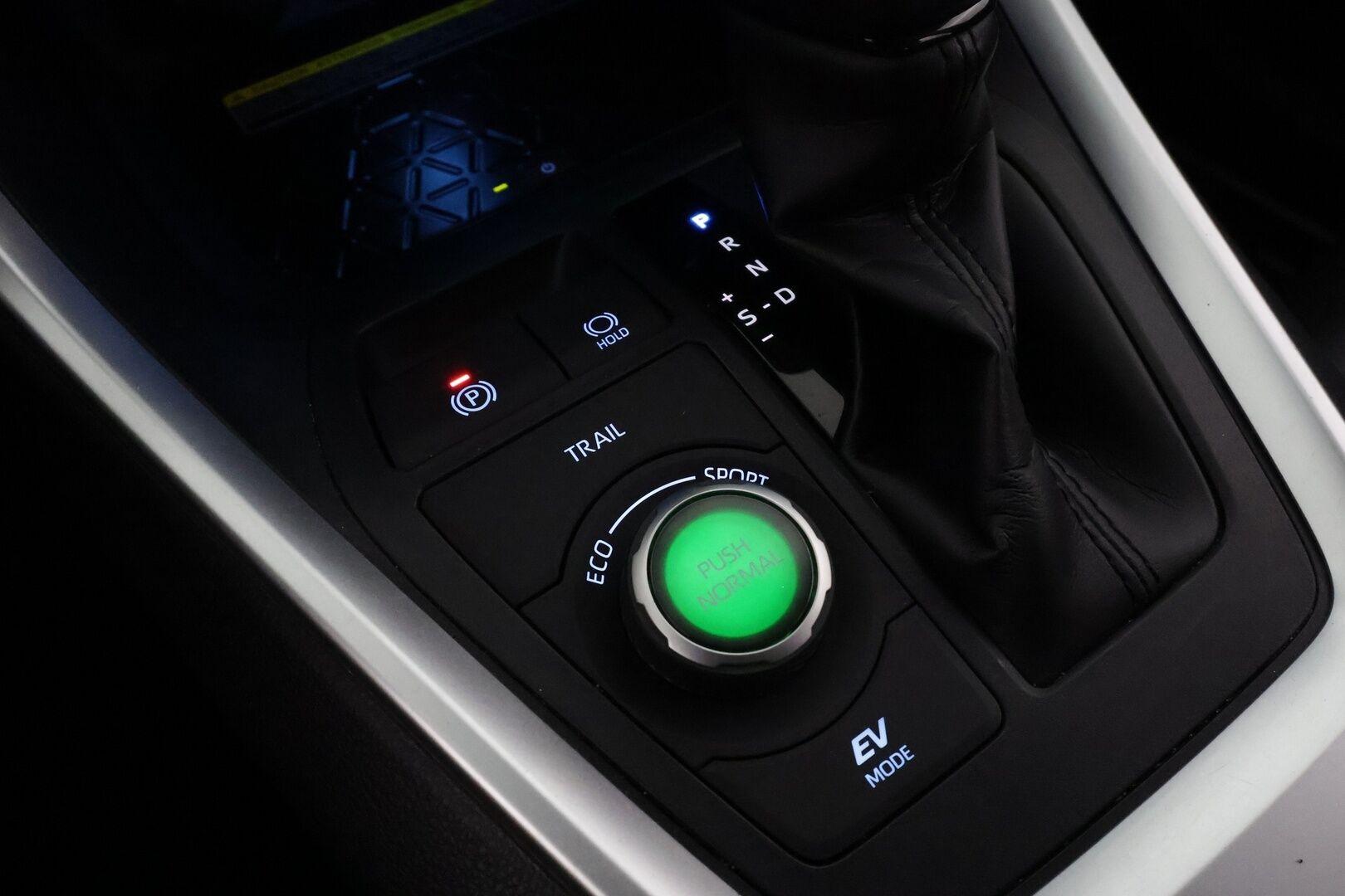 Toyota RAV4 2019 2,5 Hybrid AWD-i Premium **ACC / JBL / LED / 360° Kamera / Ilmastoitu Muistipenkki / Navi  / Sisätilanlämmitin** - 3,99 % KORKOTARJOUS TÄHÄN AUTOON 21.9. ASTI! - Kahdet Renkaat