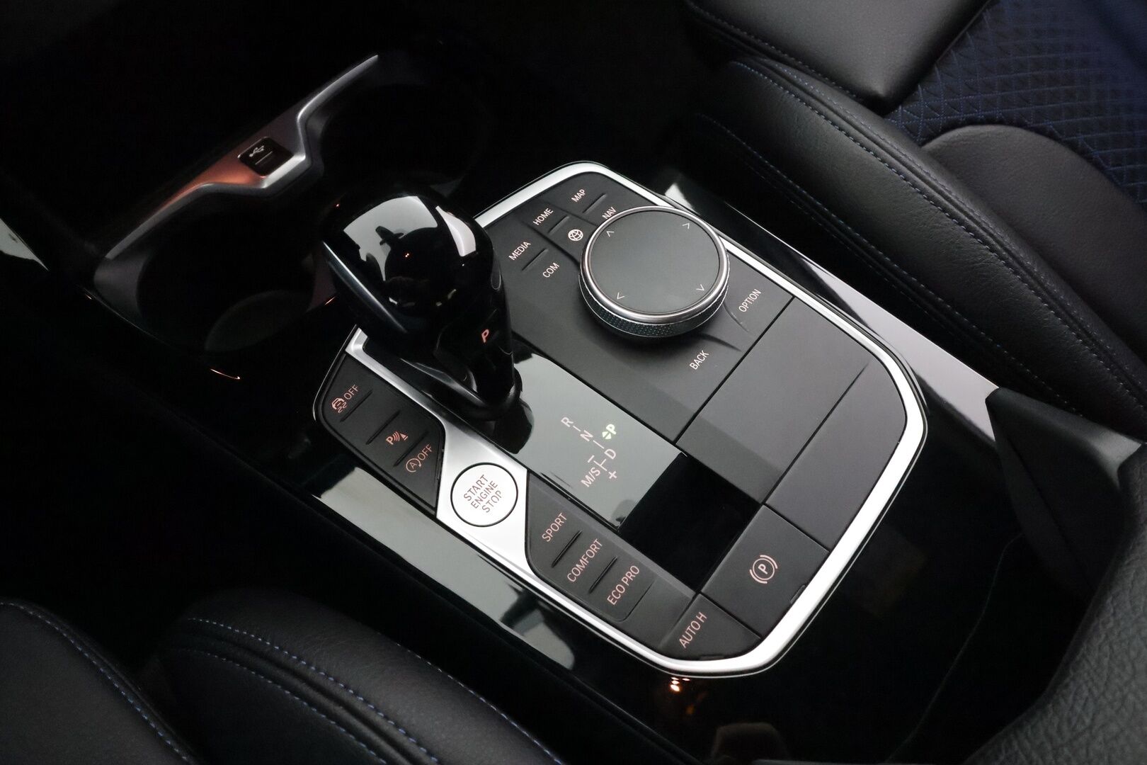 BMW 218 2022 F44 Gran Coupé 218i A Business M Sport * Vakkari / P.tutkat / Lohko+Sisä / Sporttipenkit / LED / Navi / Puolinahat * - 1.Om Suomi-auto / Kahdet renkaat aluvanteilla / Merkkihuollettu