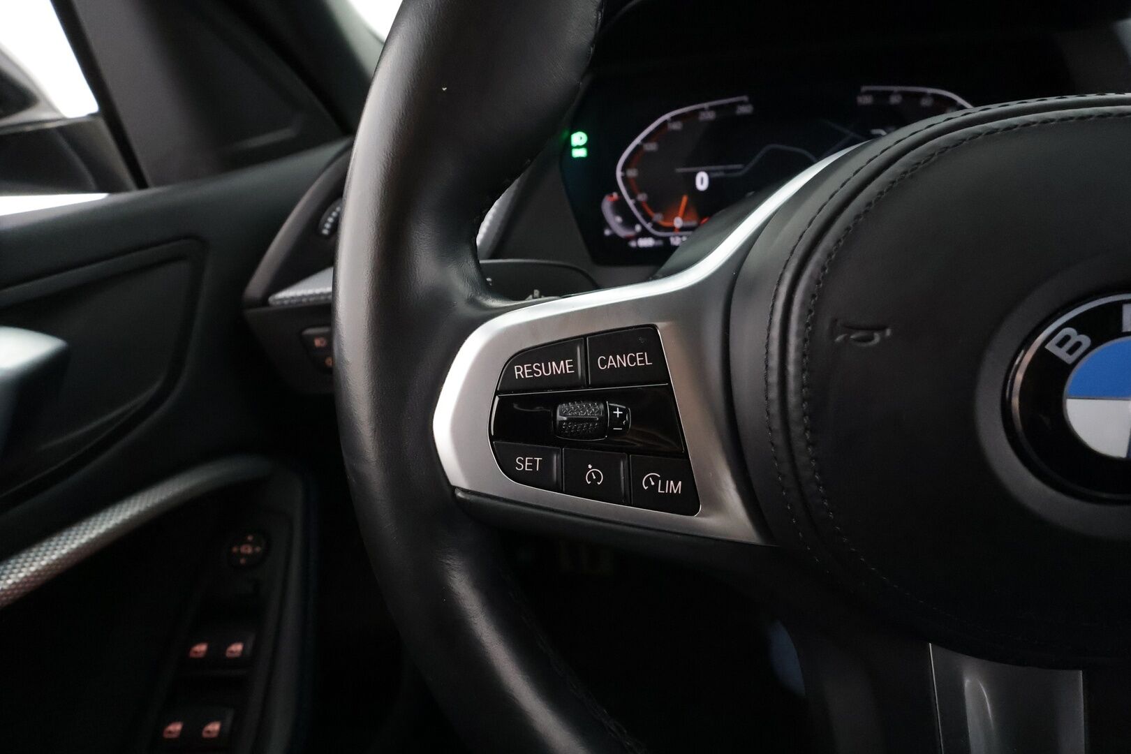 BMW 218 2022 F44 Gran Coupé 218i A Business M Sport * Vakkari / P.tutkat / Lohko+Sisä / Sporttipenkit / LED / Navi / Puolinahat * - 1.Om Suomi-auto / Kahdet renkaat aluvanteilla / Merkkihuollettu