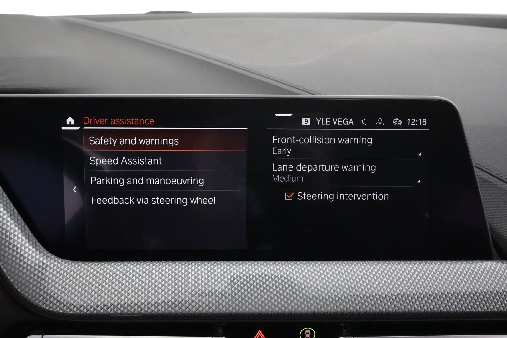 BMW 218 2022 F44 Gran Coupé 218i A Business M Sport * Vakkari / P.tutkat / Lohko+Sisä / Sporttipenkit / LED / Navi / Puolinahat * - 1.Om Suomi-auto / Kahdet renkaat aluvanteilla / Merkkihuollettu