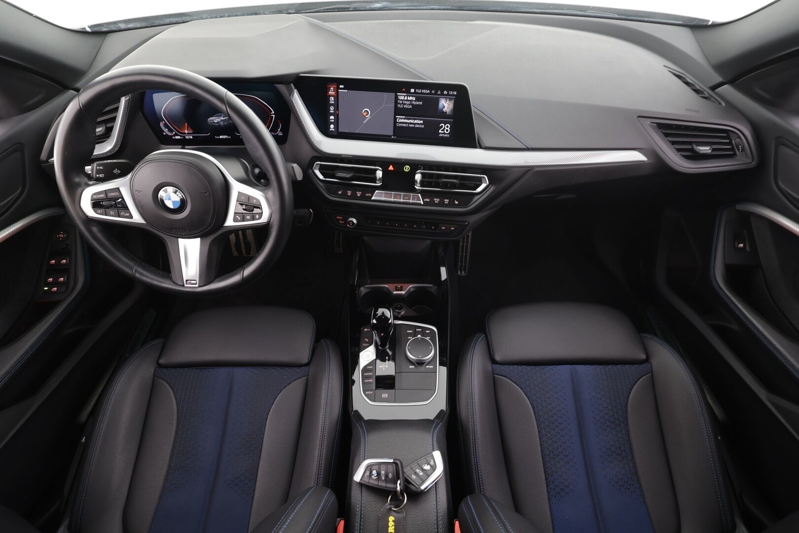 BMW 218 2022 F44 Gran Coupé 218i A Business M Sport * Vakkari / P.tutkat / Lohko+Sisä / Sporttipenkit / LED / Navi / Puolinahat * - 1.Om Suomi-auto / Kahdet renkaat aluvanteilla / Merkkihuollettu