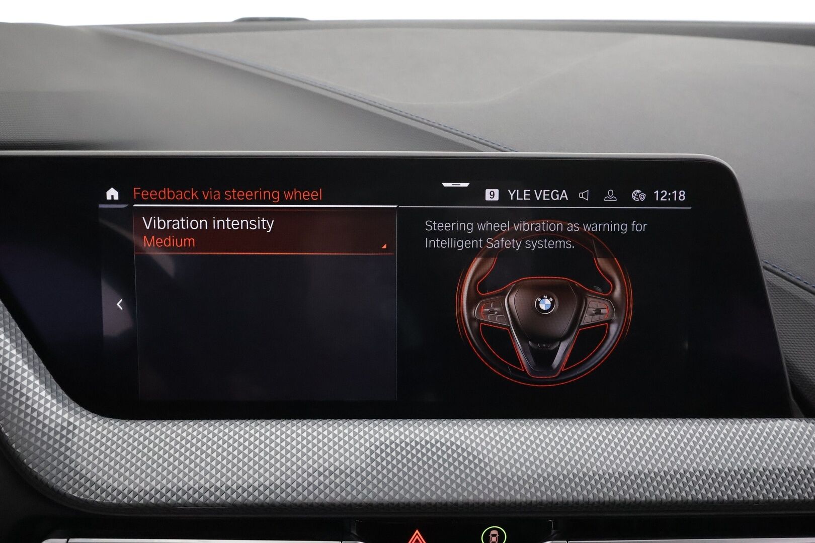 BMW 218 2022 F44 Gran Coupé 218i A Business M Sport * Vakkari / P.tutkat / Lohko+Sisä / Sporttipenkit / LED / Navi / Puolinahat * - 1.Om Suomi-auto / Kahdet renkaat aluvanteilla / Merkkihuollettu