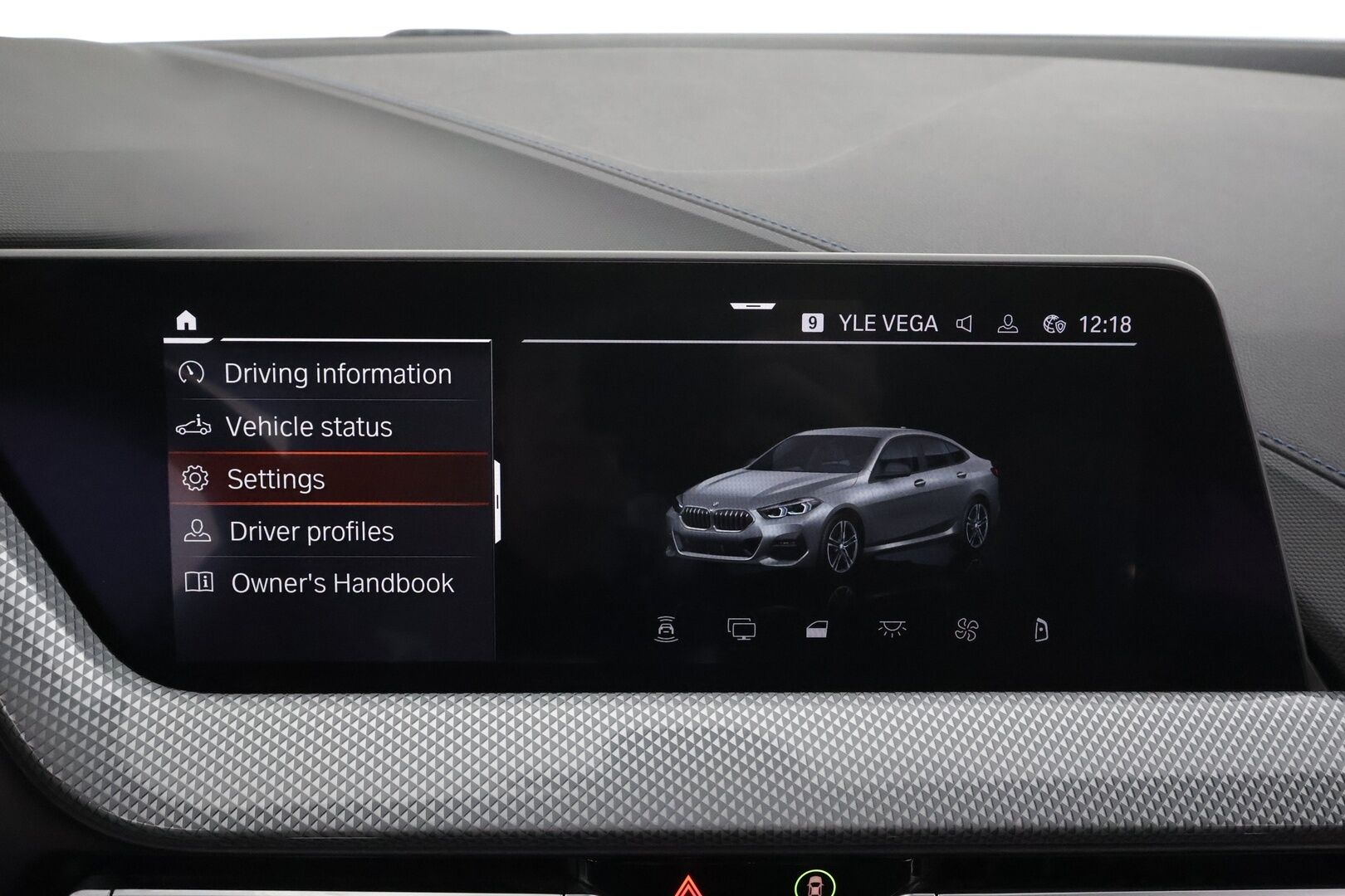 BMW 218 2022 F44 Gran Coupé 218i A Business M Sport * Vakkari / P.tutkat / Lohko+Sisä / Sporttipenkit / LED / Navi / Puolinahat * - 1.Om Suomi-auto / Kahdet renkaat aluvanteilla / Merkkihuollettu