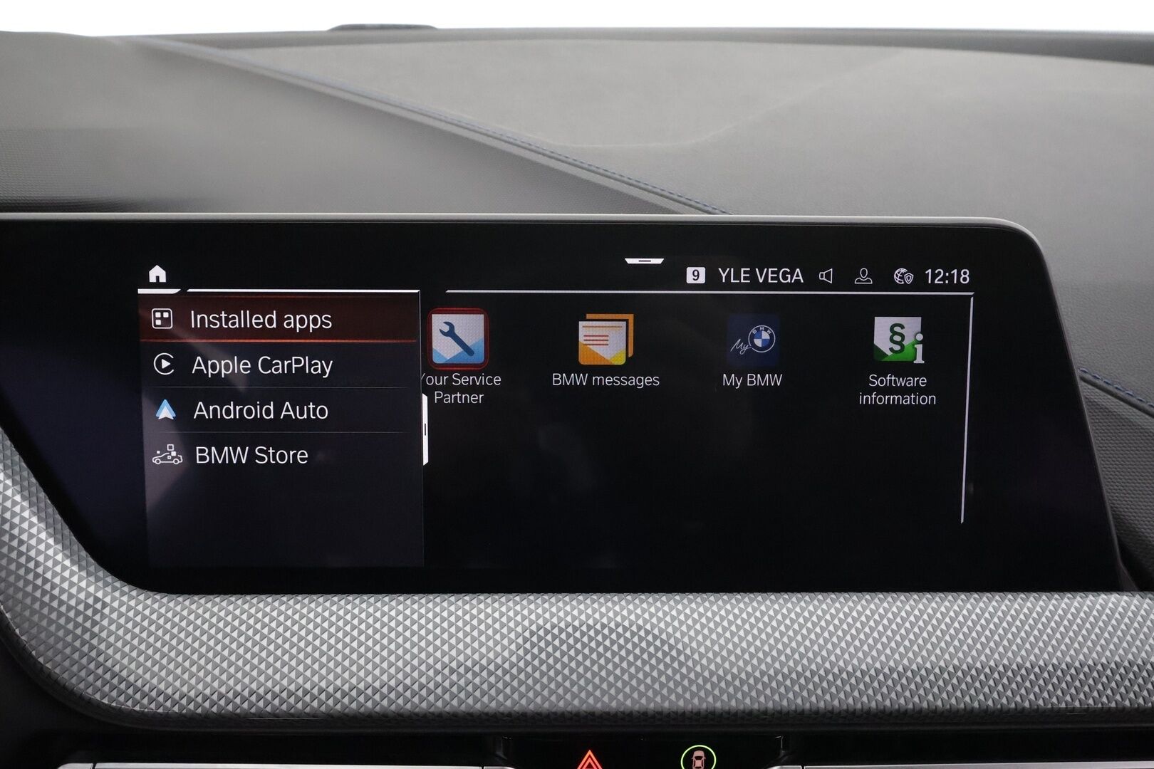 BMW 218 2022 F44 Gran Coupé 218i A Business M Sport * Vakkari / P.tutkat / Lohko+Sisä / Sporttipenkit / LED / Navi / Puolinahat * - 1.Om Suomi-auto / Kahdet renkaat aluvanteilla / Merkkihuollettu