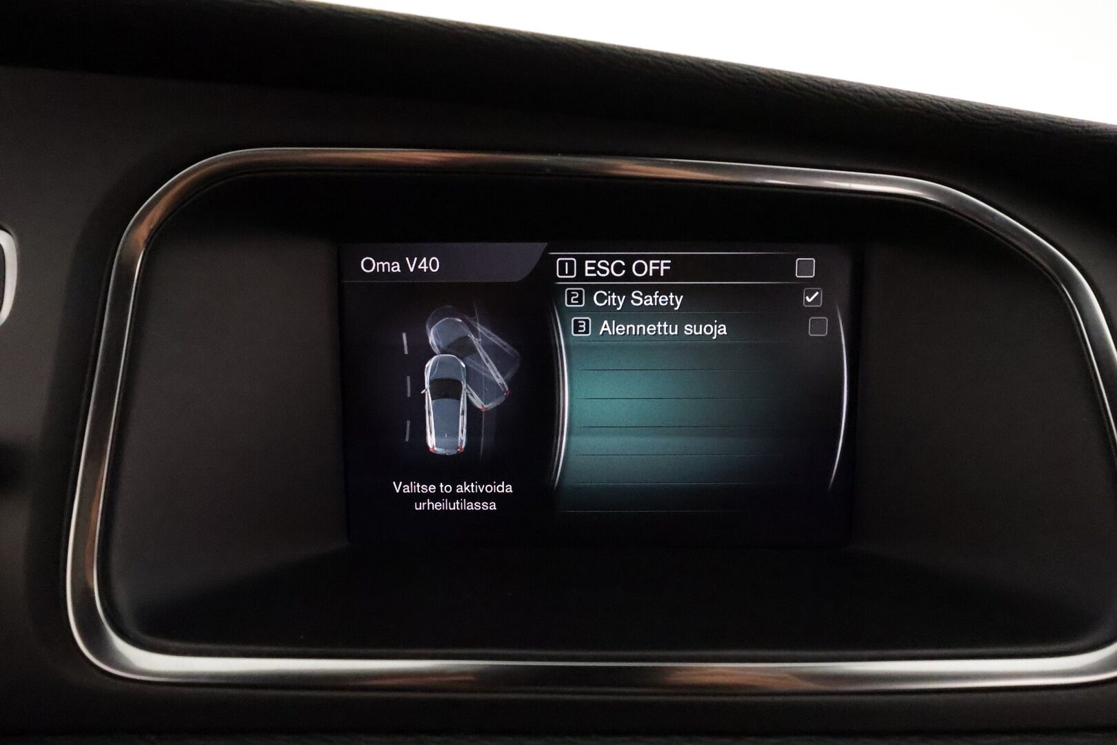 Volvo V40 2019 D3 R-Design aut **Vakkari / Panorama / H&K / P.kamera / Nahat / Digimittaristo / Lämmitettävä tuulilasi / Navi** - Kahdet renkaat aluvanteilla
