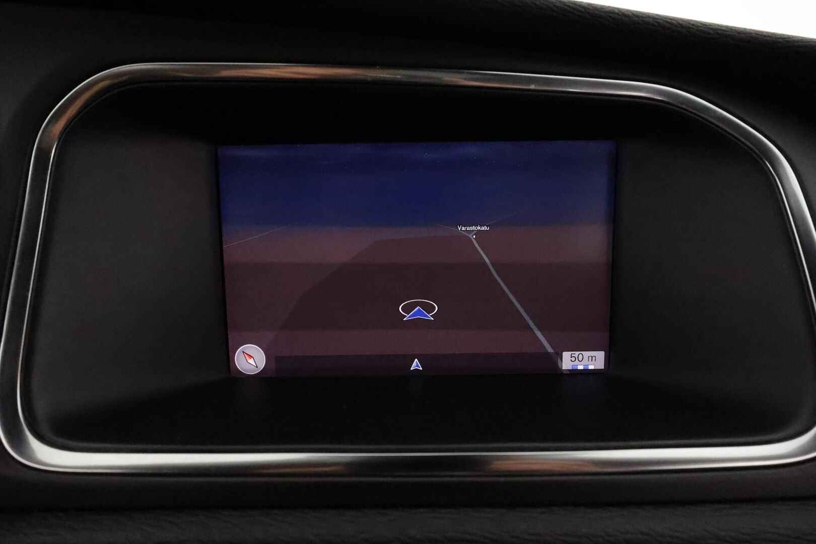 Volvo V40 2019 D3 R-Design aut **Vakkari / Panorama / H&K / P.kamera / Nahat / Digimittaristo / Lämmitettävä tuulilasi / Navi** - Kahdet renkaat aluvanteilla