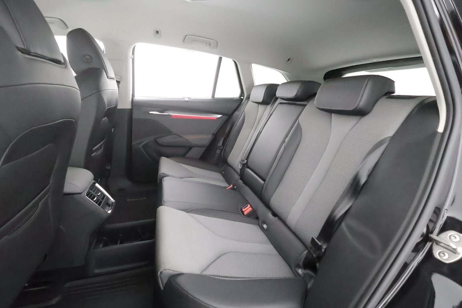 Skoda Enyaq 2022 60 iV - | ILP | ACC | LED | P.Kamera | Puolinahat | Navi | Kaistavahti | Keyless | Digimittaristo | 1-om Suomi-auto | Merkkihuollot | Kahdet renkaat | 2x Latauskaapelit |