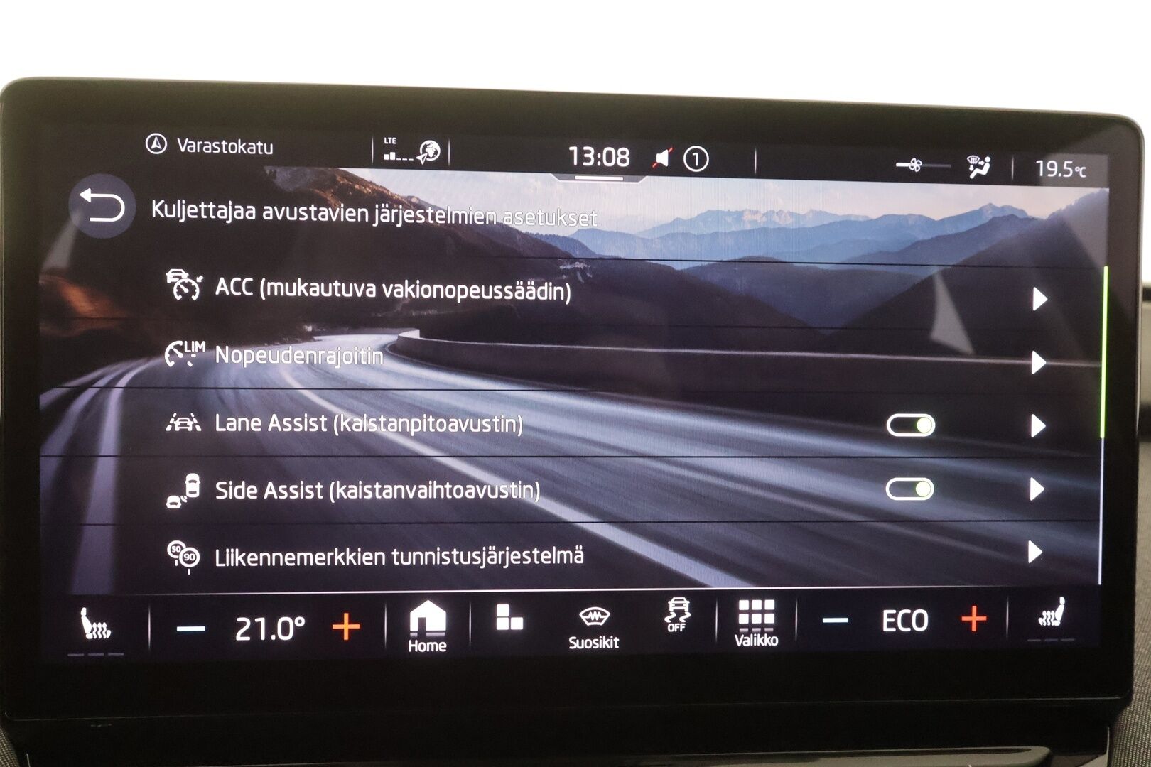 Skoda Enyaq 2022 60 iV - | ILP | ACC | LED | P.Kamera | Puolinahat | Navi | Kaistavahti | Keyless | Digimittaristo | 1-om Suomi-auto | Merkkihuollot | Kahdet renkaat | 2x Latauskaapelit |