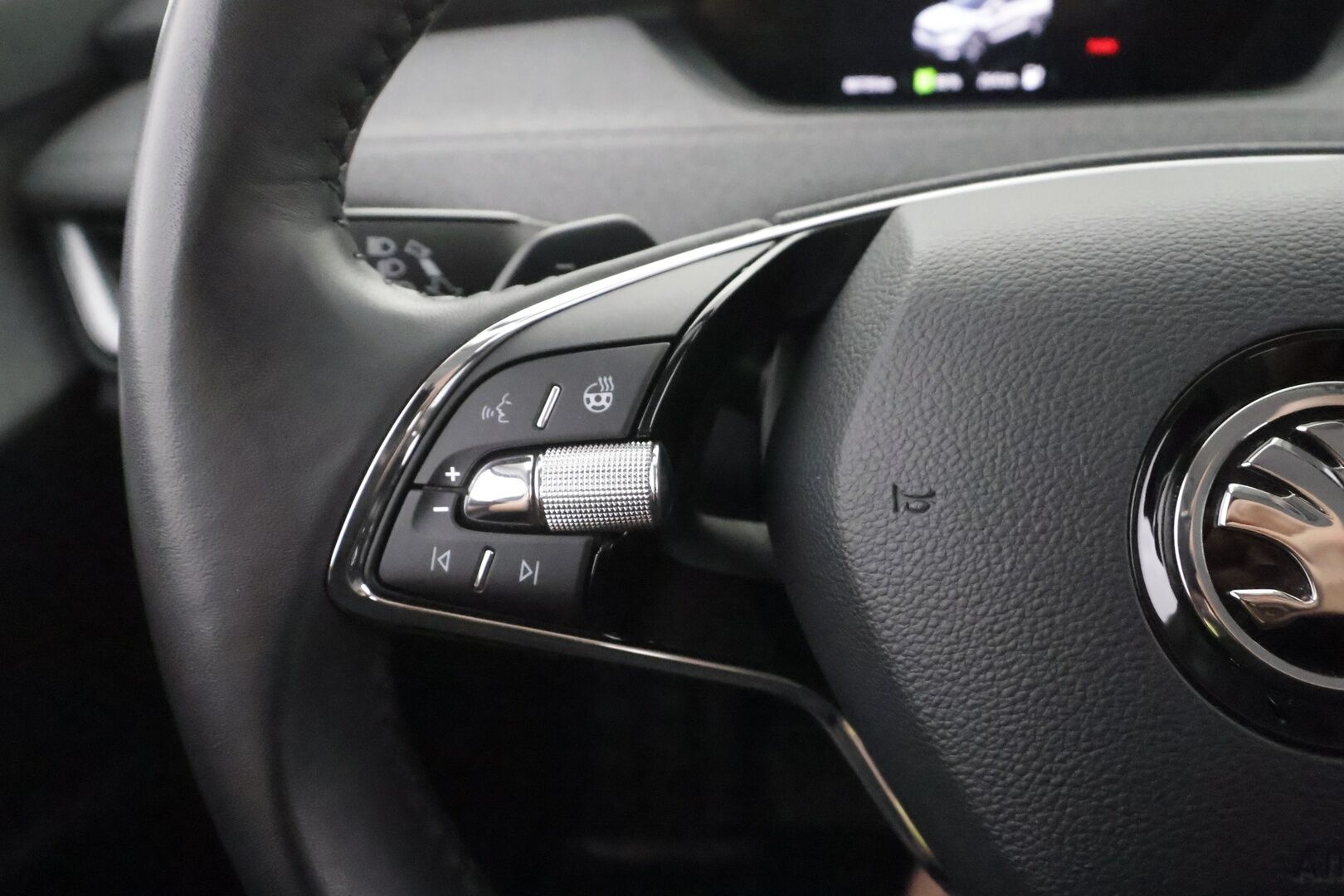 Skoda Enyaq 2022 60 iV - | ILP | ACC | LED | P.Kamera | Puolinahat | Navi | Kaistavahti | Keyless | Digimittaristo | 1-om Suomi-auto | Merkkihuollot | Kahdet renkaat | 2x Latauskaapelit |