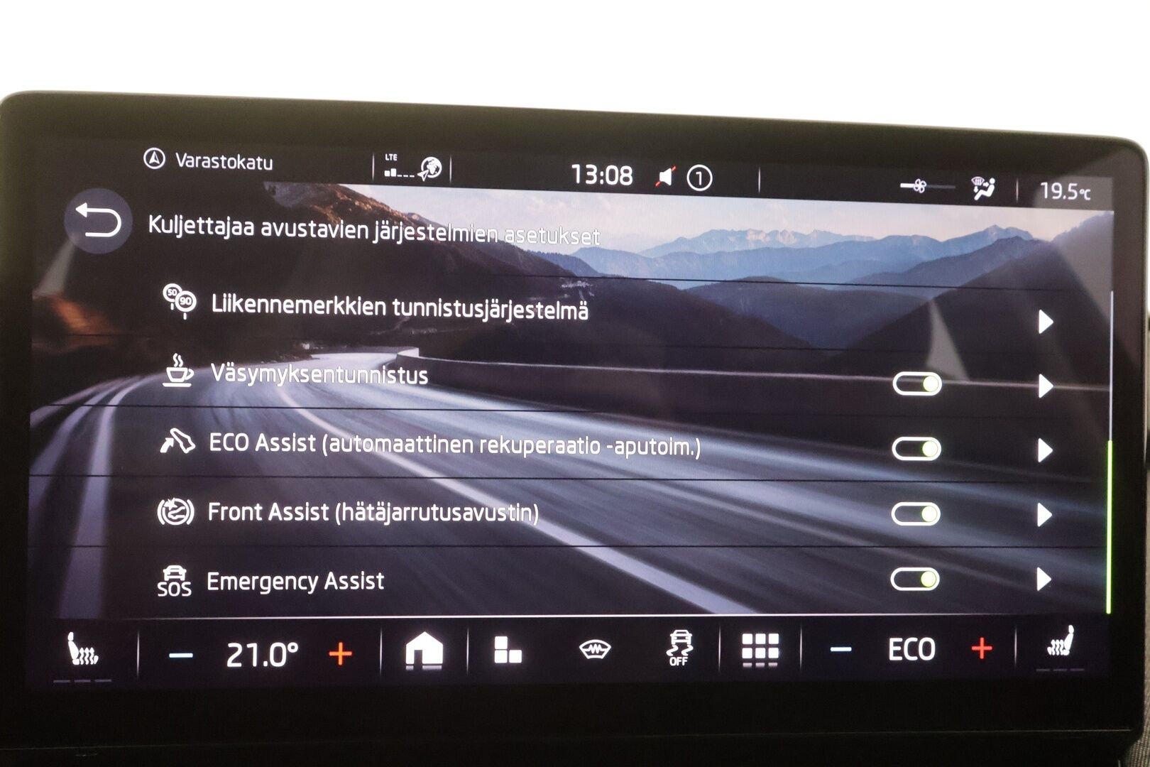 Skoda Enyaq 2022 60 iV - | ILP | ACC | LED | P.Kamera | Puolinahat | Navi | Kaistavahti | Keyless | Digimittaristo | 1-om Suomi-auto | Merkkihuollot | Kahdet renkaat | 2x Latauskaapelit |